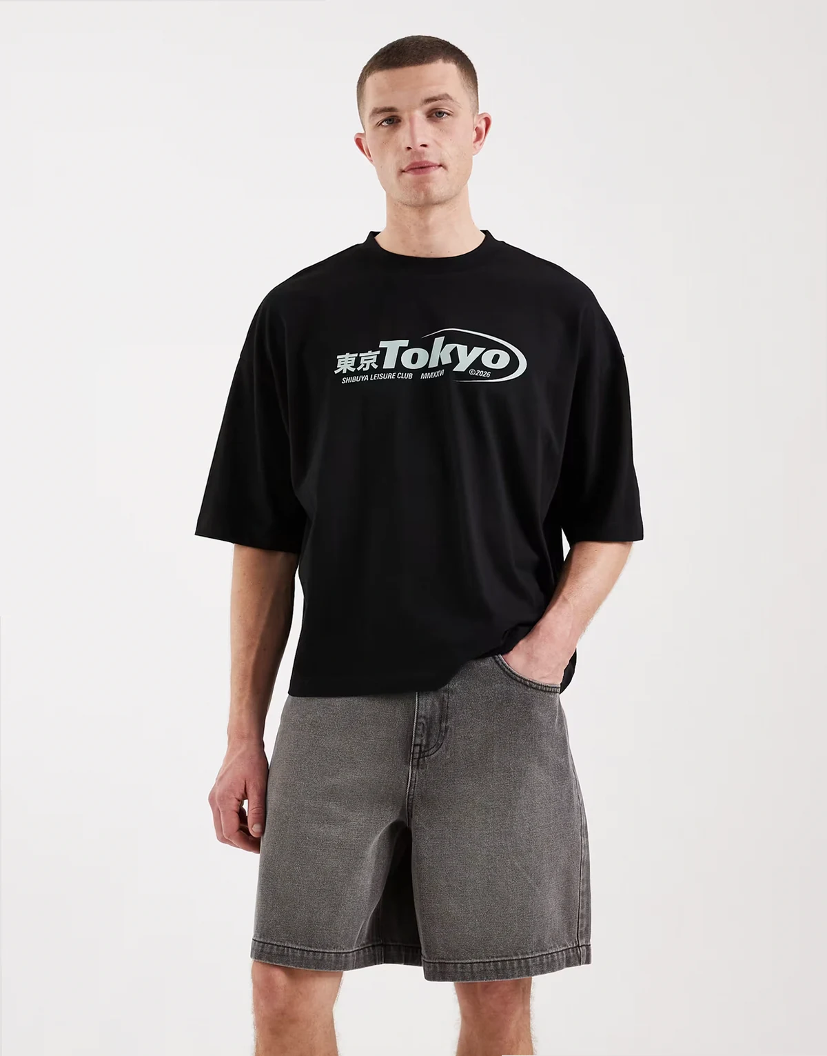 – Mittellange Jeans-Jorts in verwaschenem Grau
