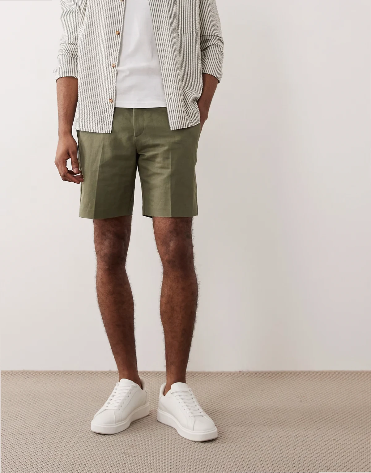 – Elegante Shorts in Olivgrün mit hohem Leinenanteil und regulärem Schnitt
