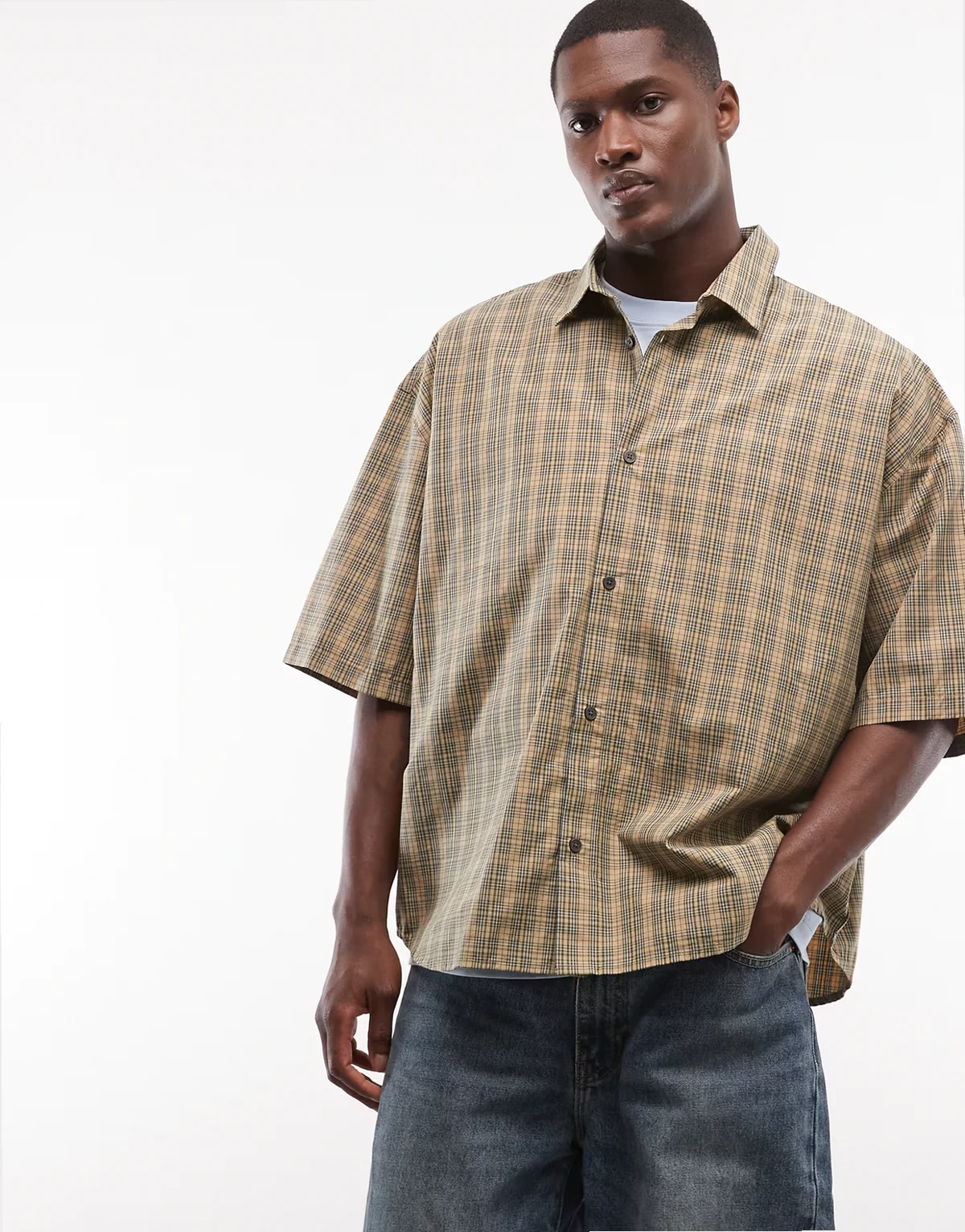 boxy shirt sleeve shirt with pockets in beige plaid
