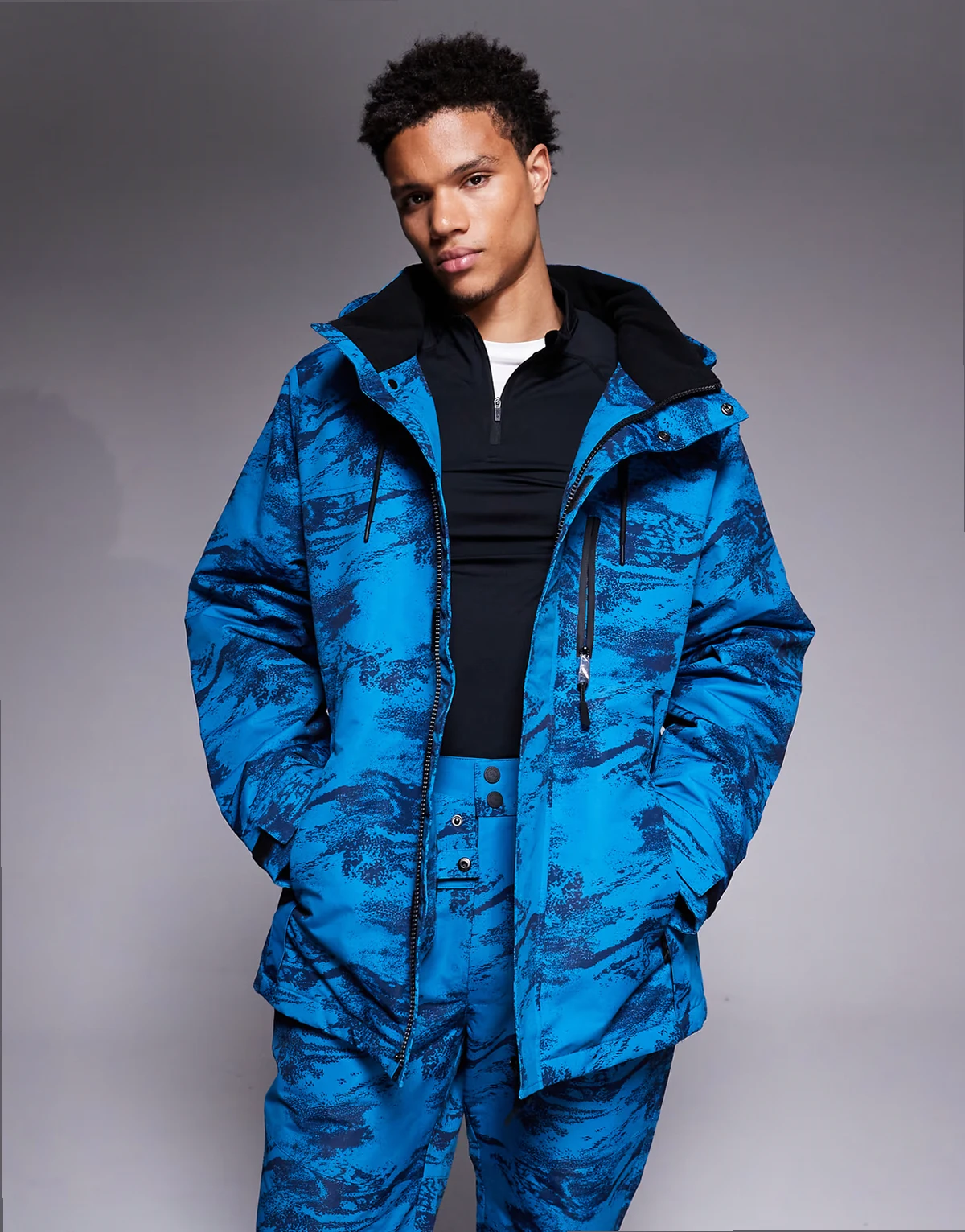 zip through ski jacket with hood in blue and navy print