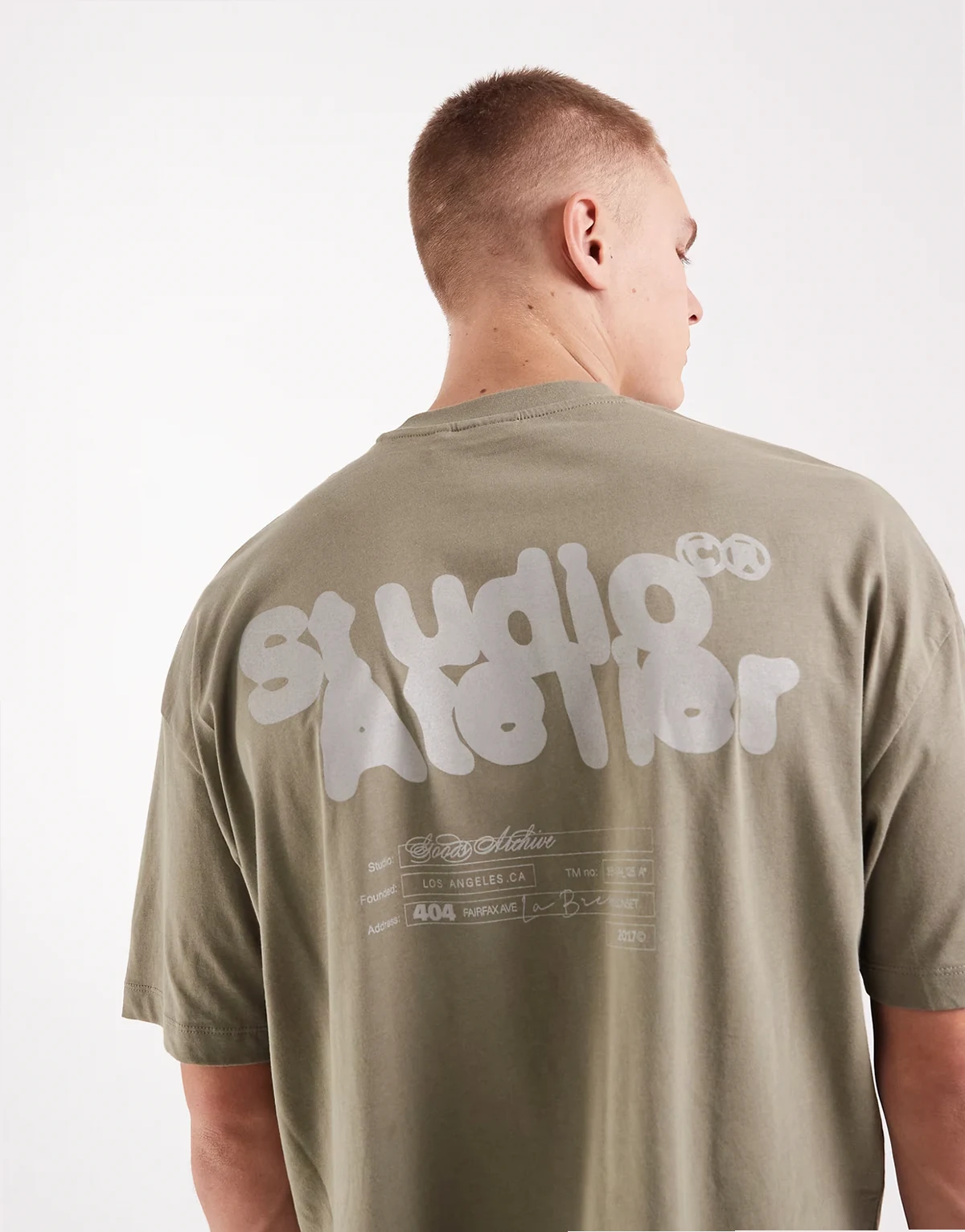 – Zielony pudełkowy T-shirt oversize z wypukłą grafiką
