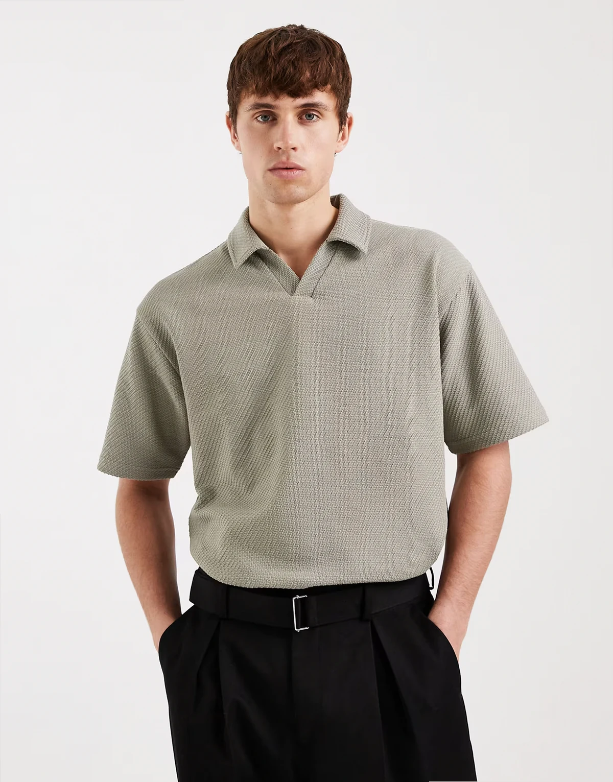– Strukturiertes Relaxed-Fit-Polohemd in Khaki mit Reverskragen