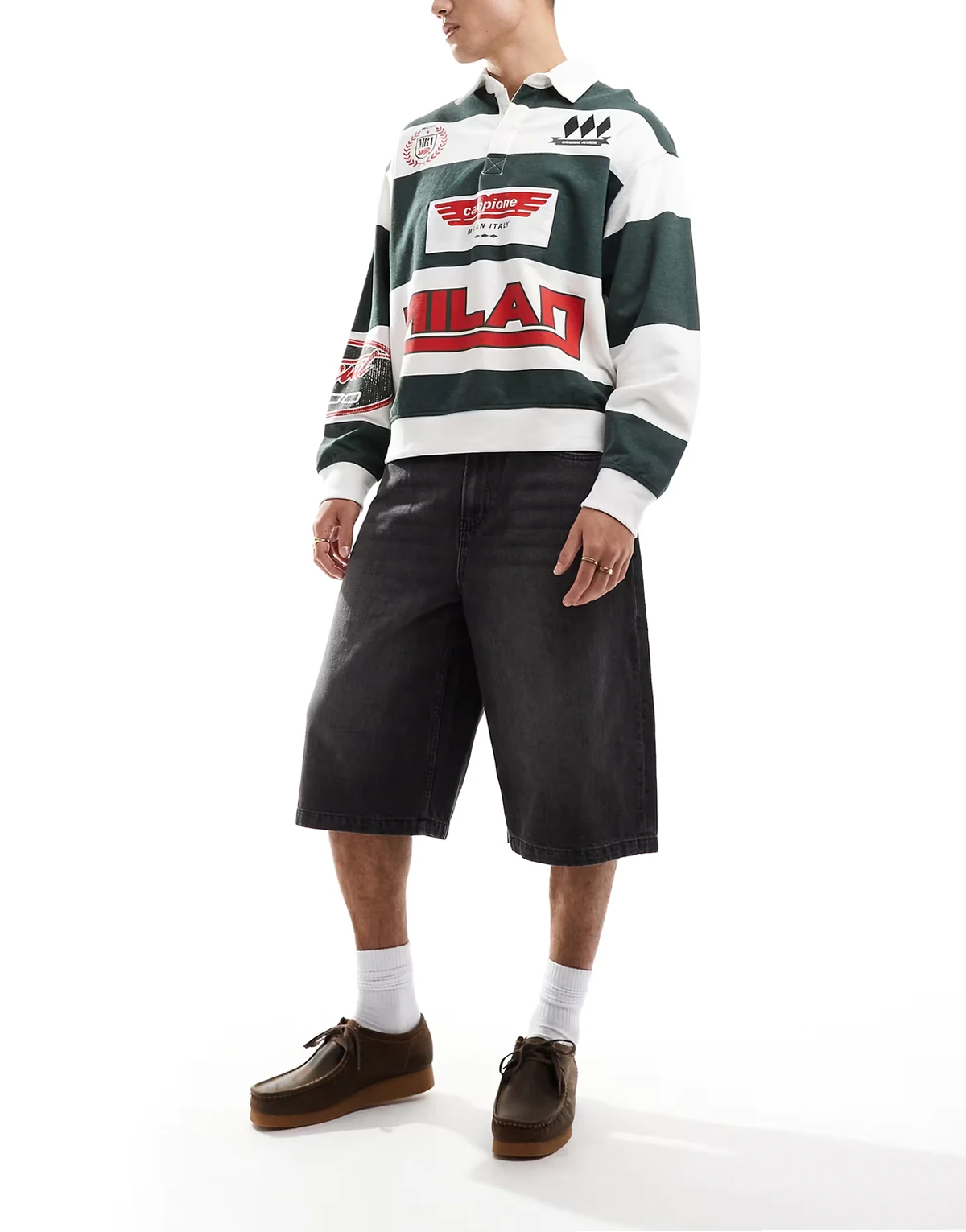 – Extrem weite Jorts in Schwarz