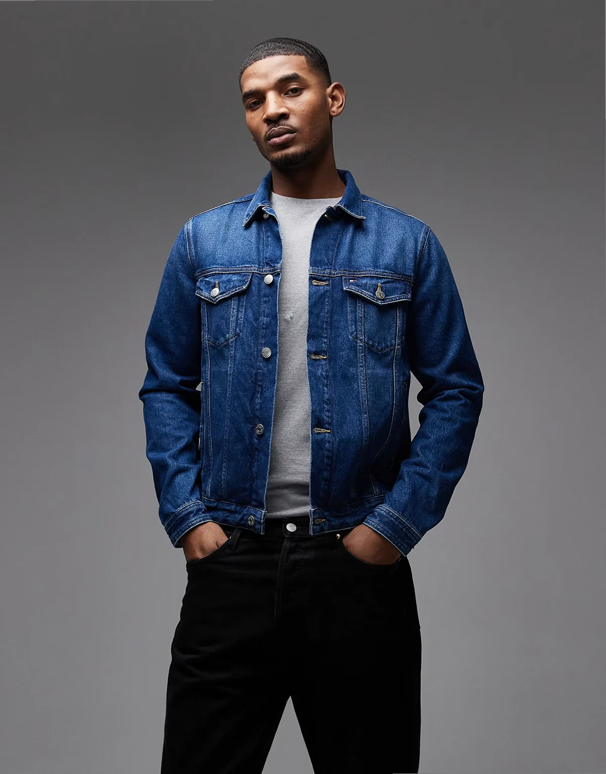 – Trucker-Jeansjacke in verwaschenem Mittelblau