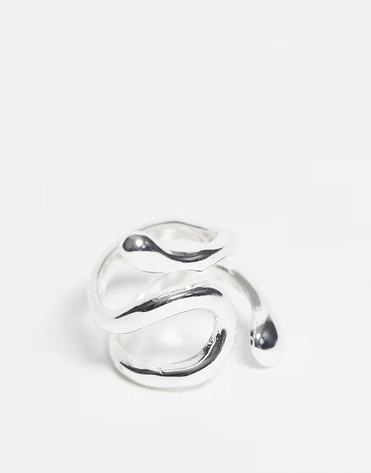 – Silberfarbener Ring mit abstraktem Design