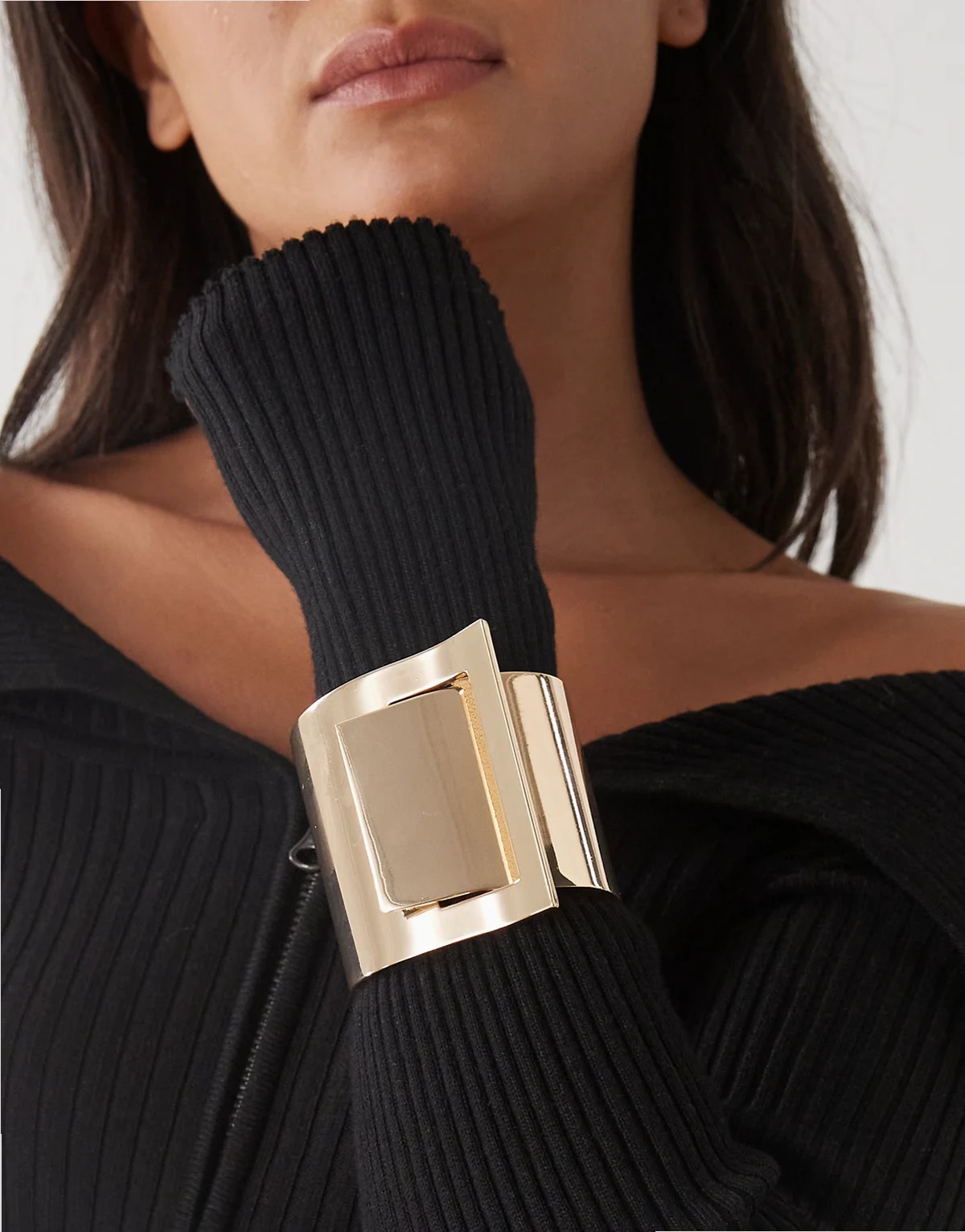 oversized buckle bangle in gold