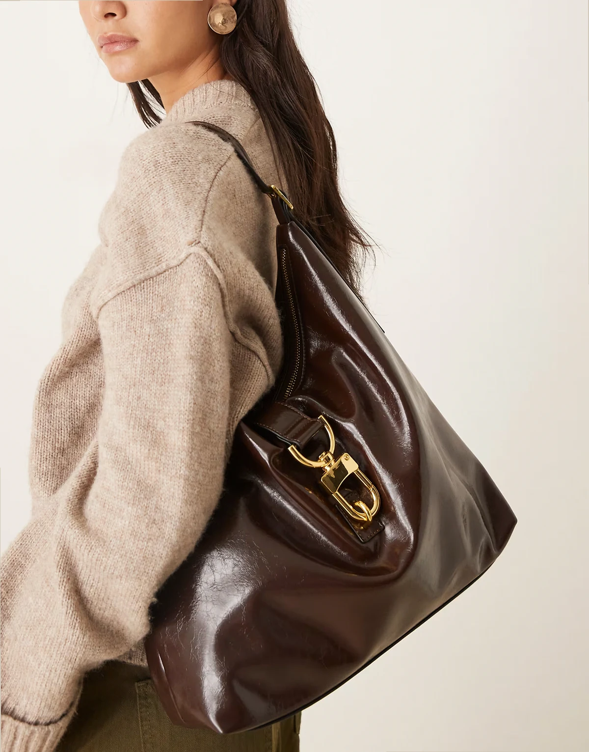 statement buckle slouch tote bag in chocolate