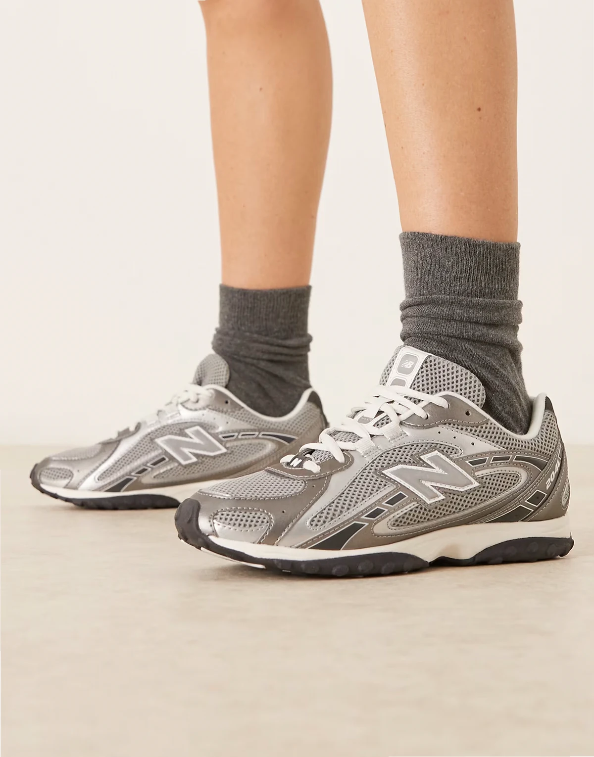 204L sneakers in gray and silver
