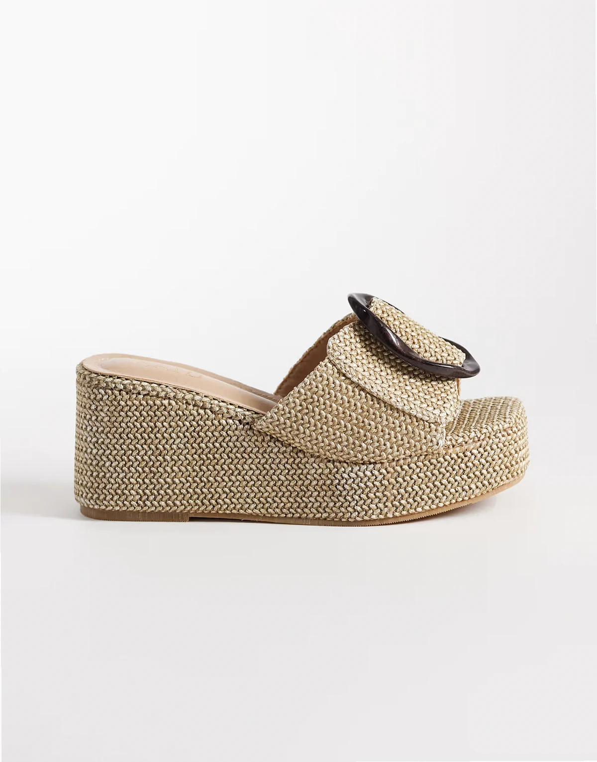 – Hunterr – Geflochtene Sandalen aus naturfarbenem Bast mit Keilabsatz