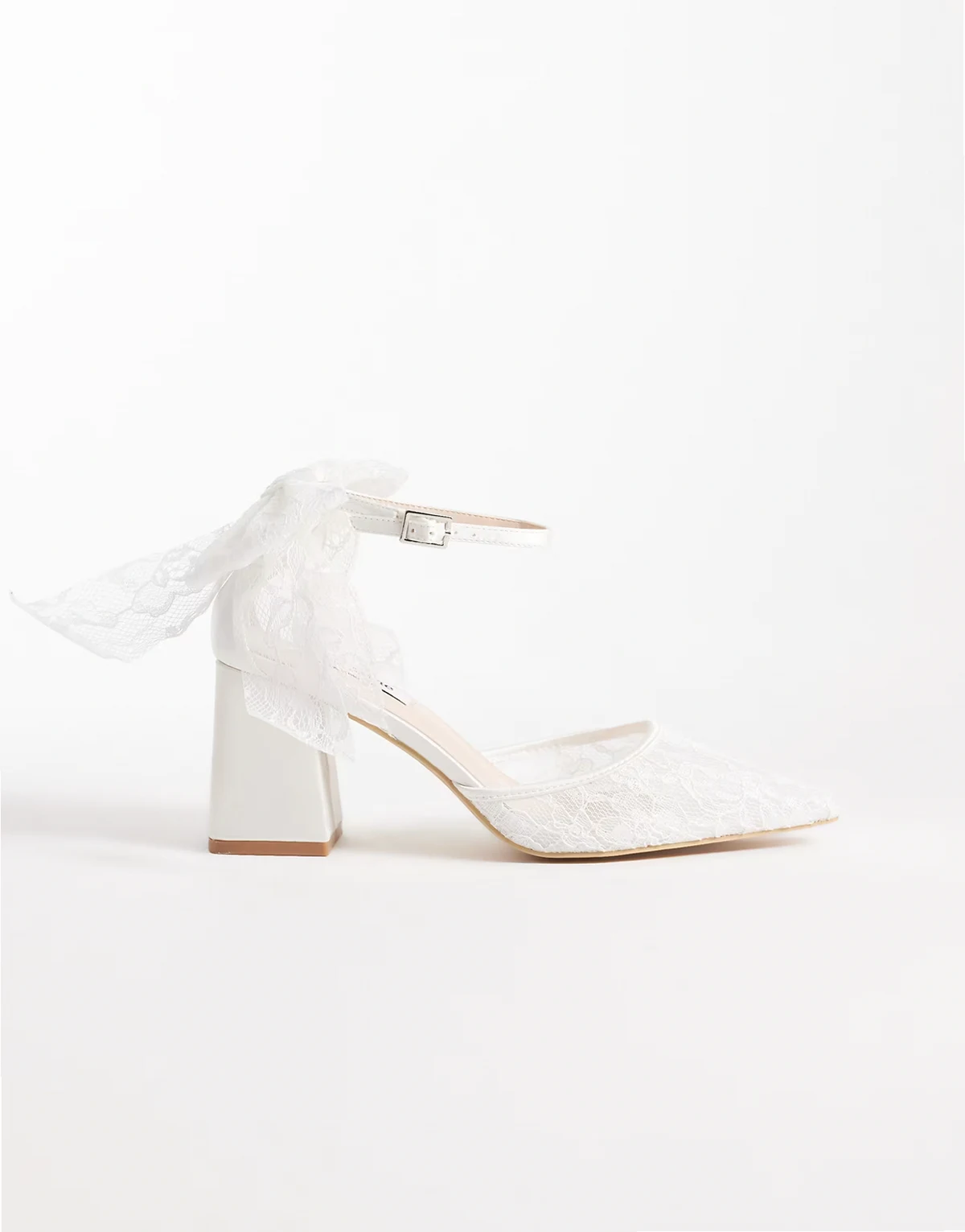 – Bridal – Reema – Schuhe in Elfenbeinweiß mit Spitzenbesatz, Blockabsatz und Schleife