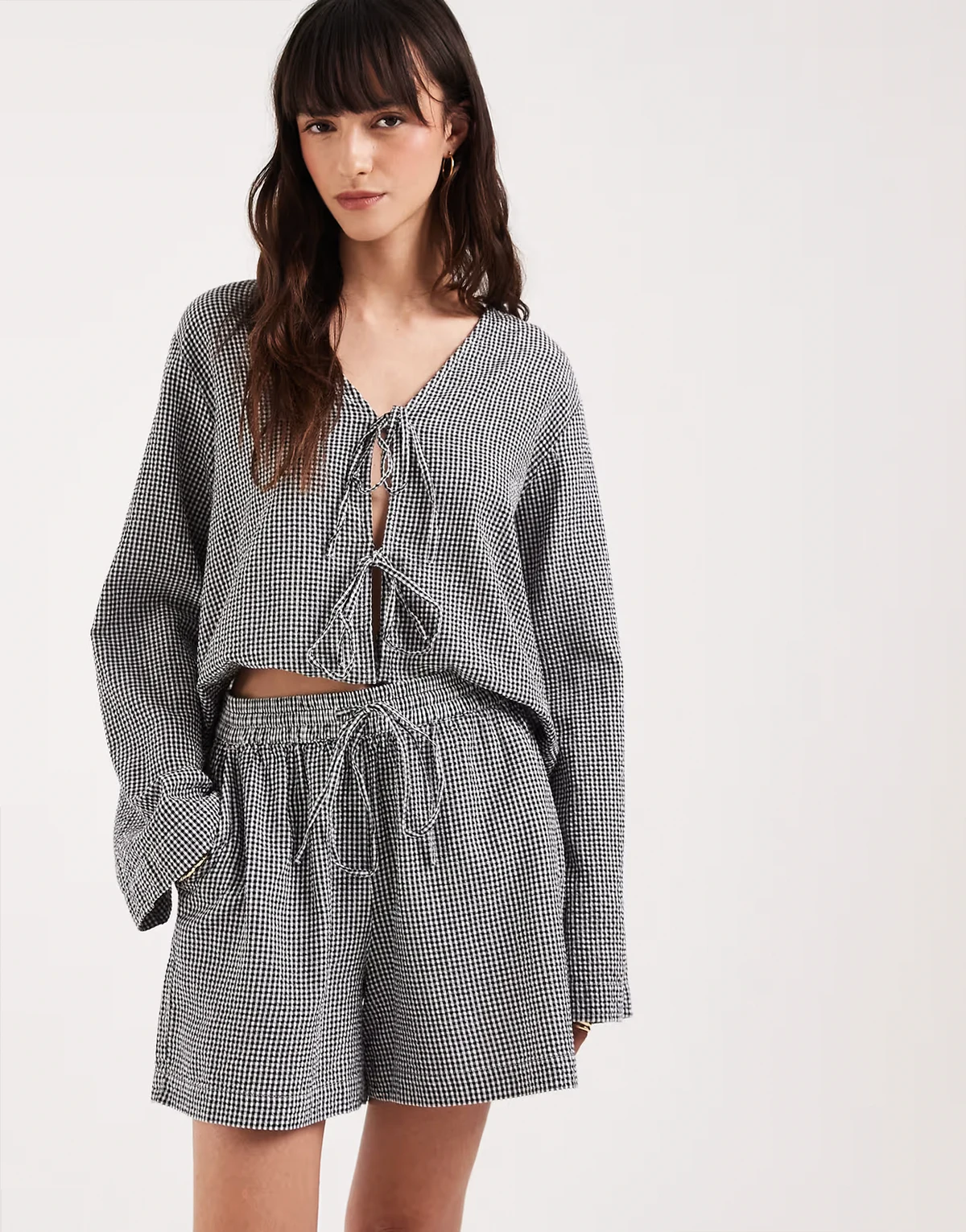 – Shorts aus Seersucker mit Vichy-Karomuster in Schwarz und Weiß, Kombiteil