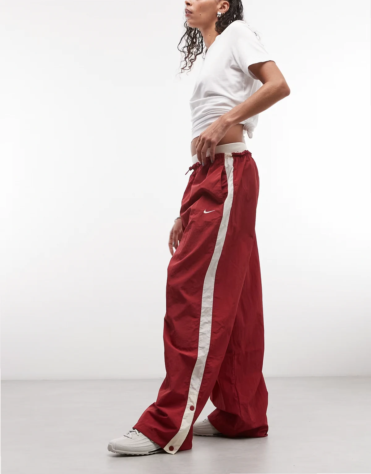 Street parachute pants in red and off white