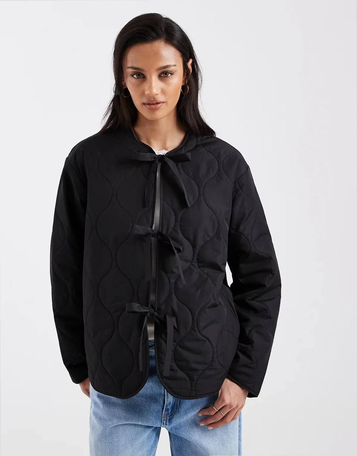 lightweight tie front quilted jacket in black