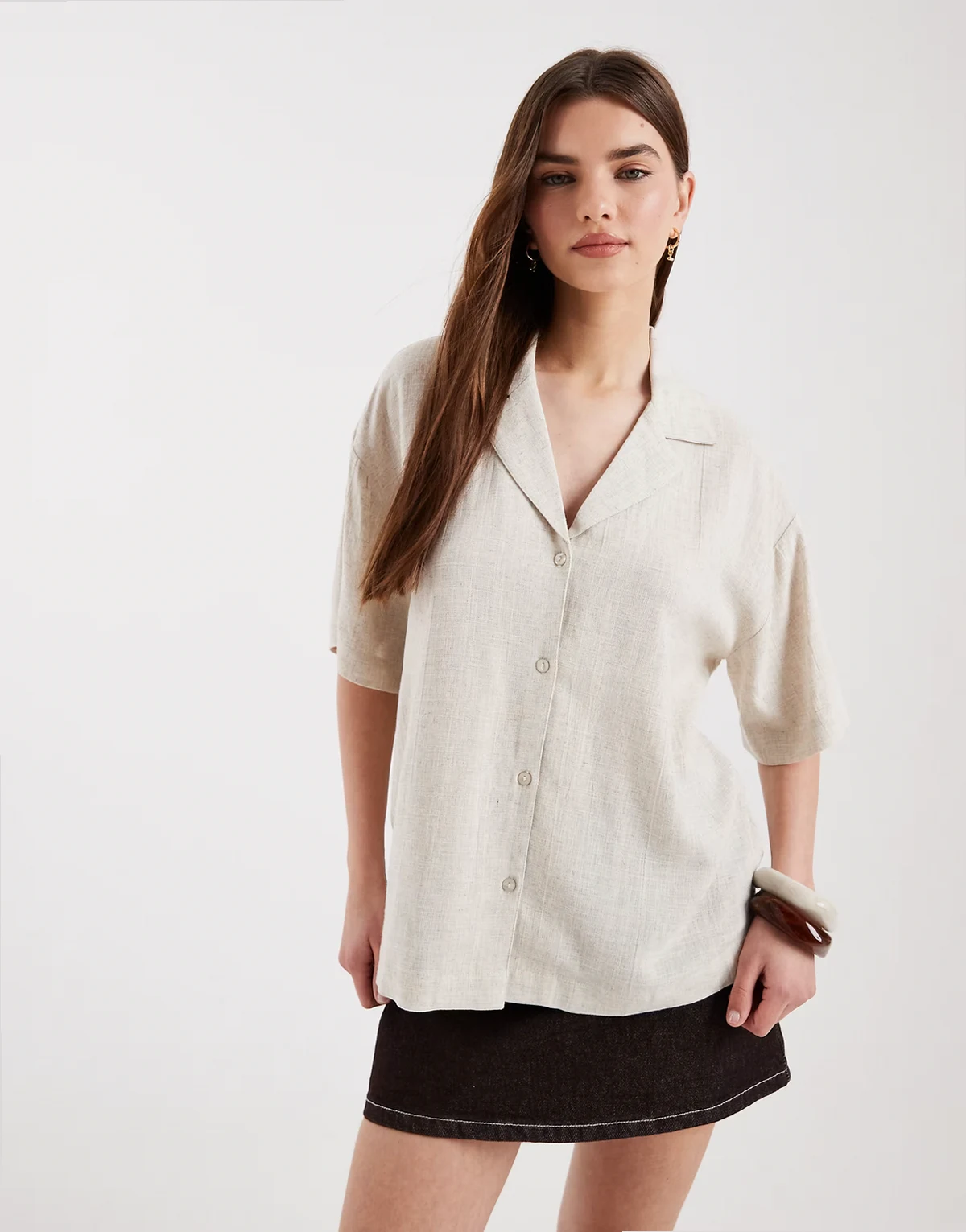 – Leinen-Hemdbluse in Hellbeige mit Reverskragen