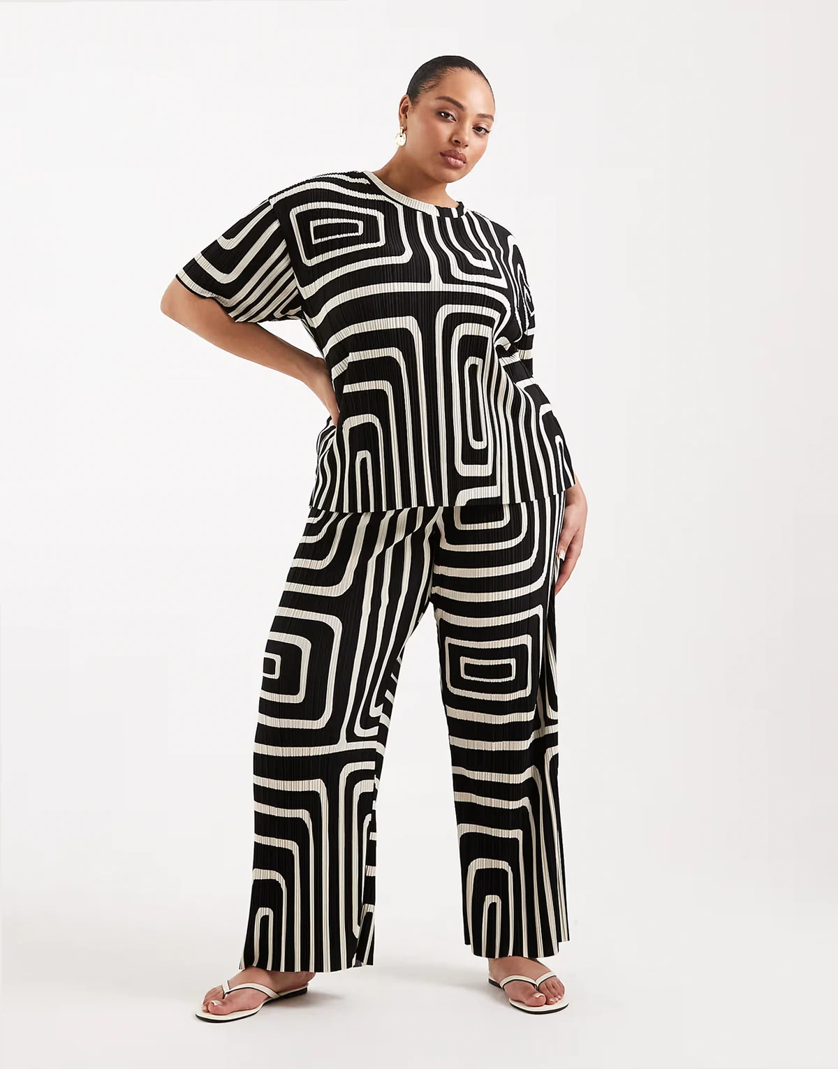 plissé top in black abstract print - part of a set