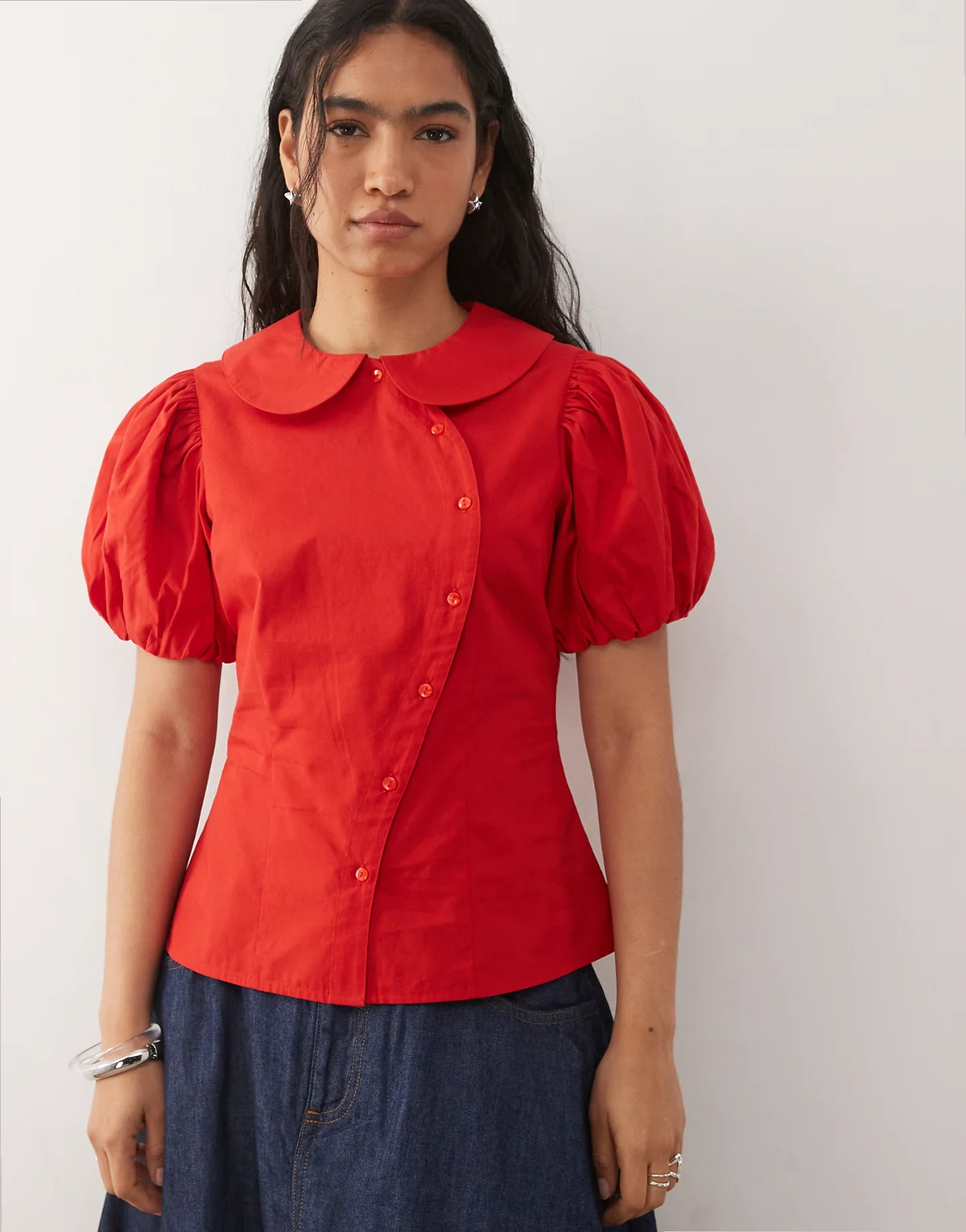 neat fit shirt with asymmetric buttons and puff sleeve in red