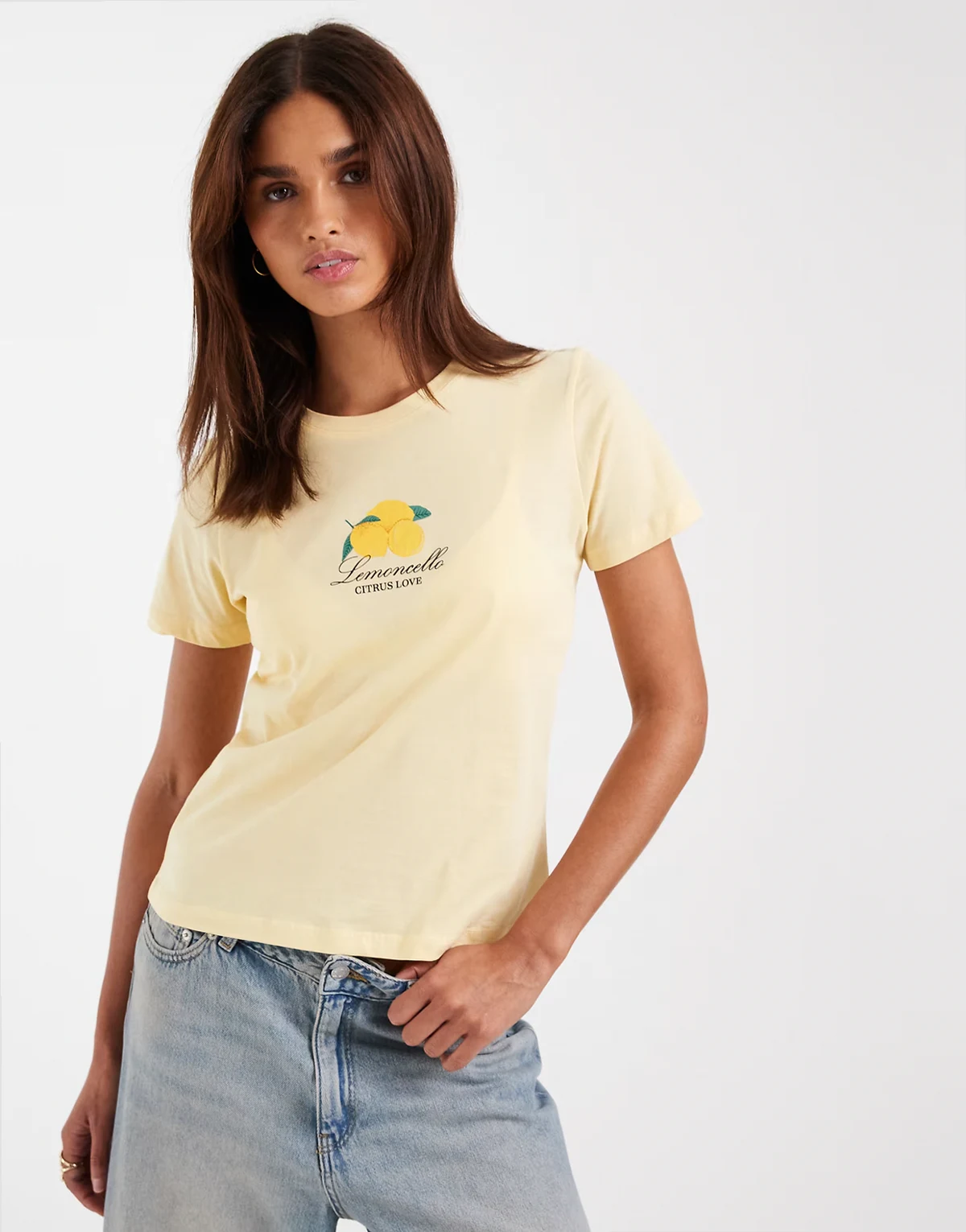 tee with lemon print in butter yellow