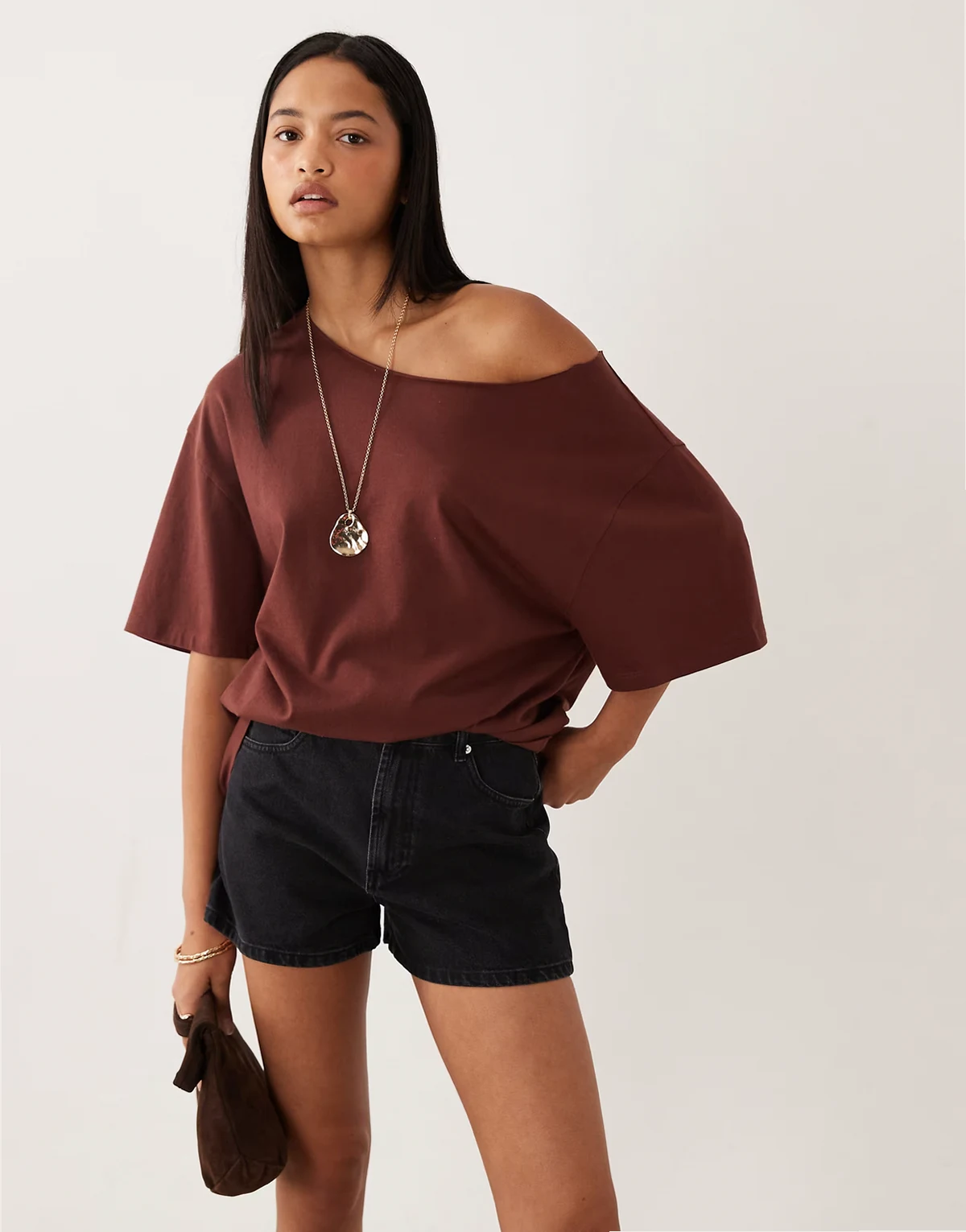 – Schulterfreies, lockeres Oversize-Sweatshirt in Schokobraun