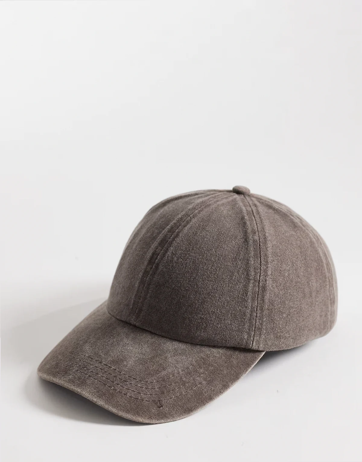 baseball cap in washed brown
