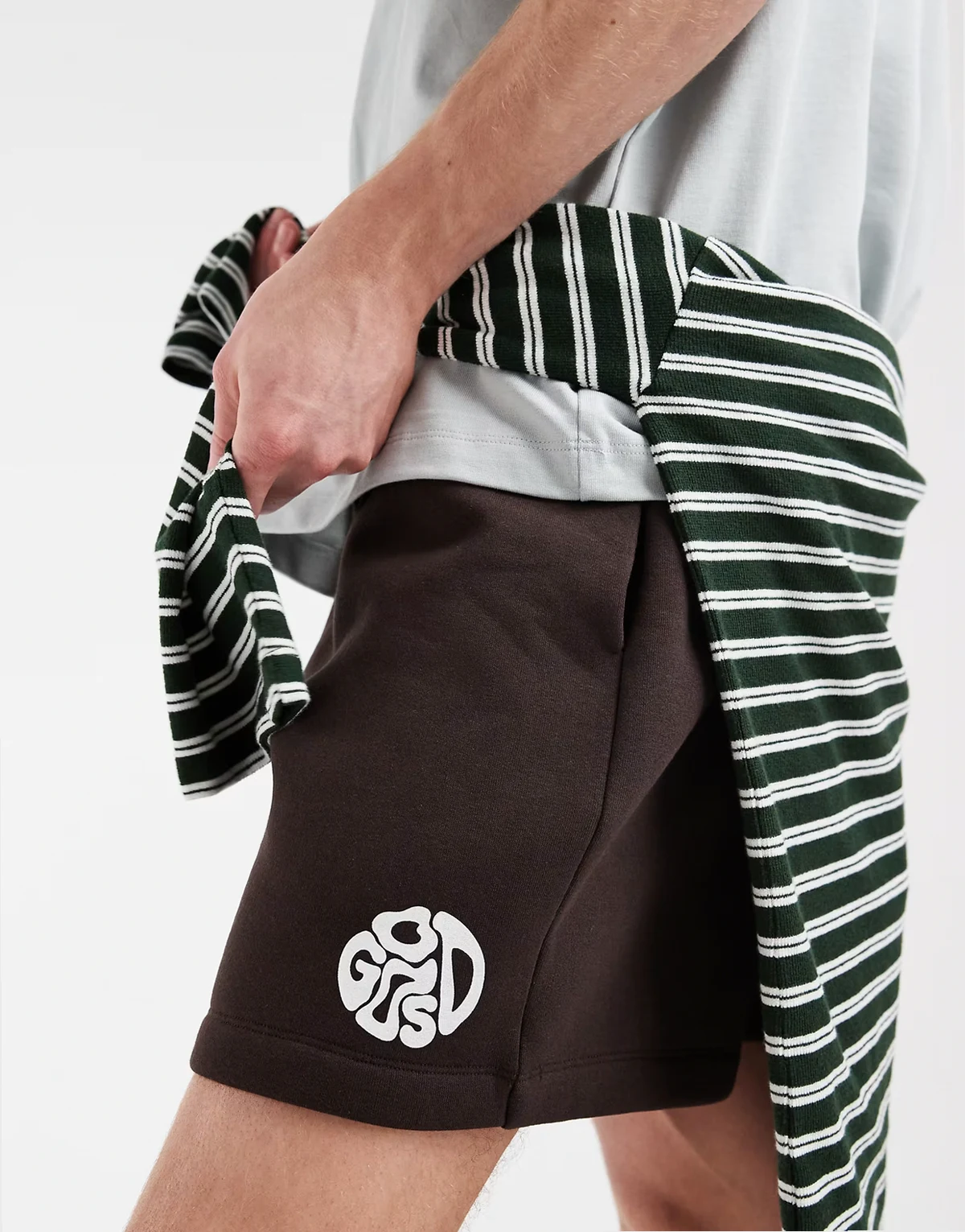 – Oversize-Shorts in Dunkelbraun mit Grafik