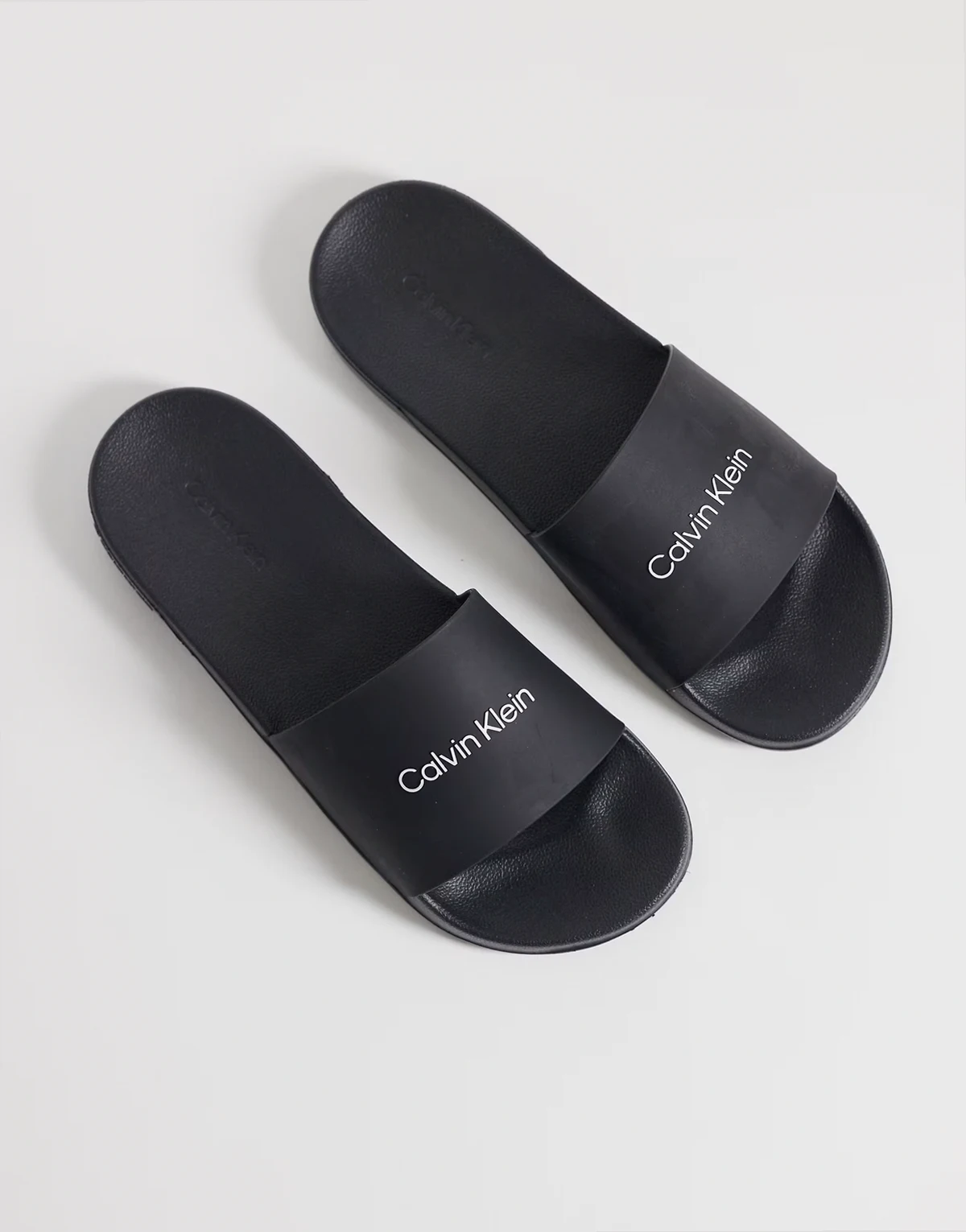 essential monologo slides in black