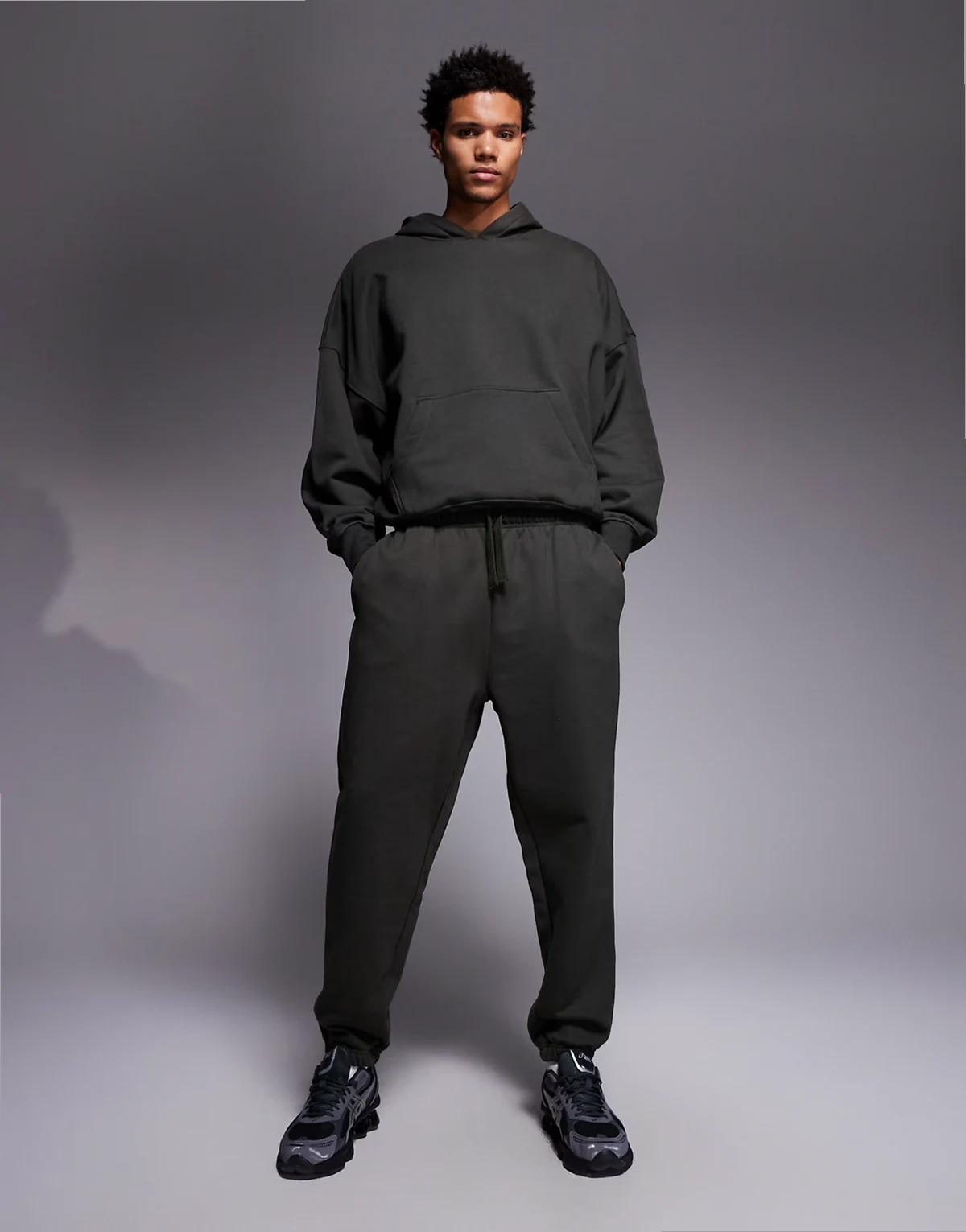 premium tapered sweatpants in 400sgm dark green