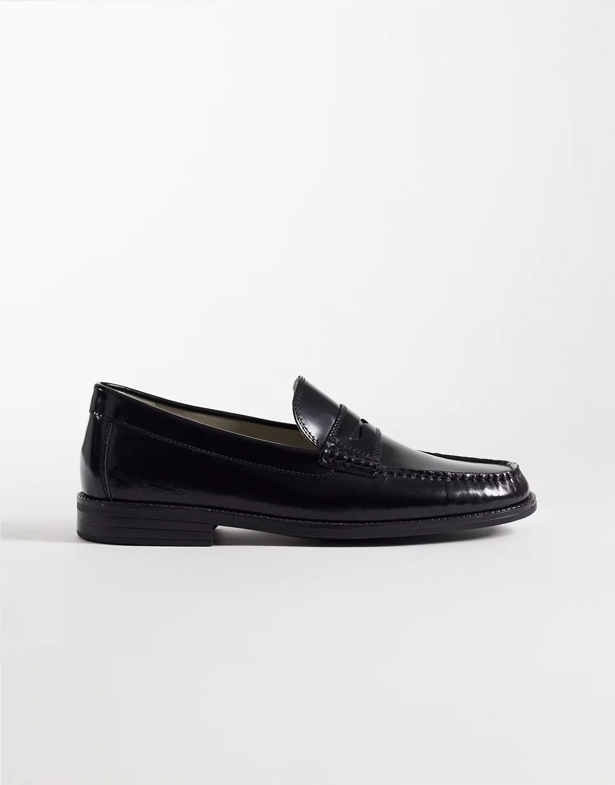 – Czarne skórzane loafersy penny