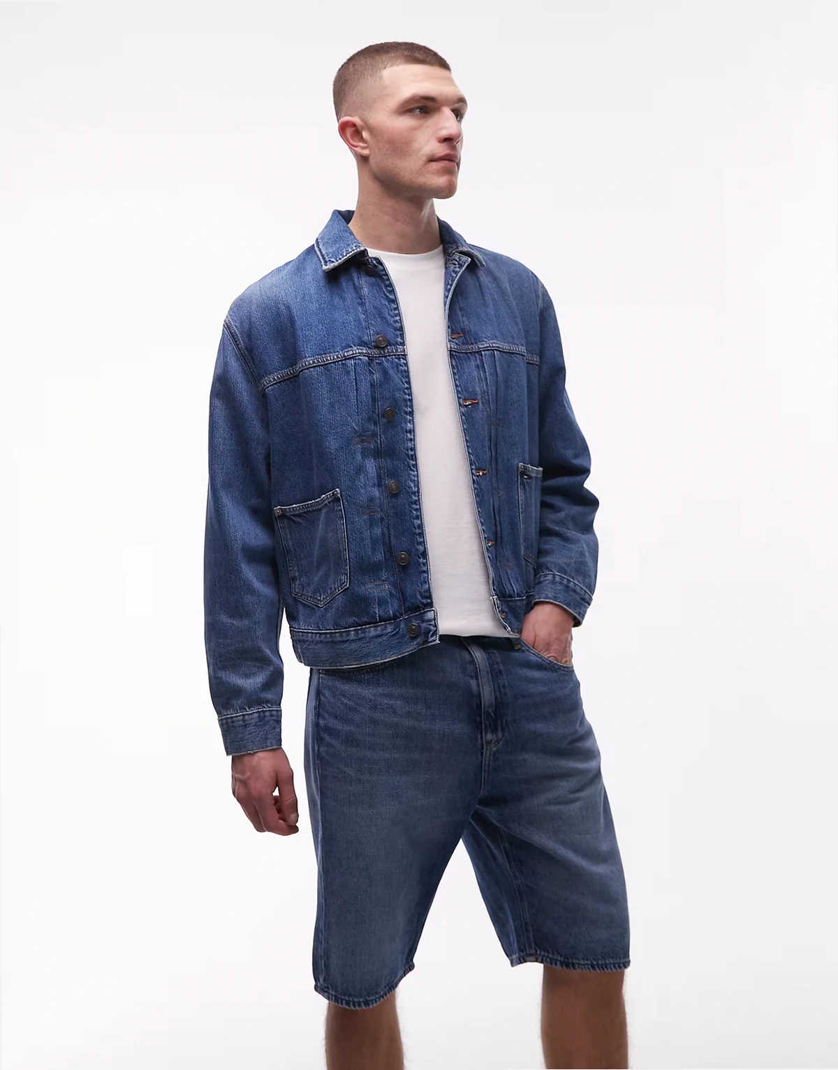 – Otis – Ciemnoniebieskie szorty jeansowe