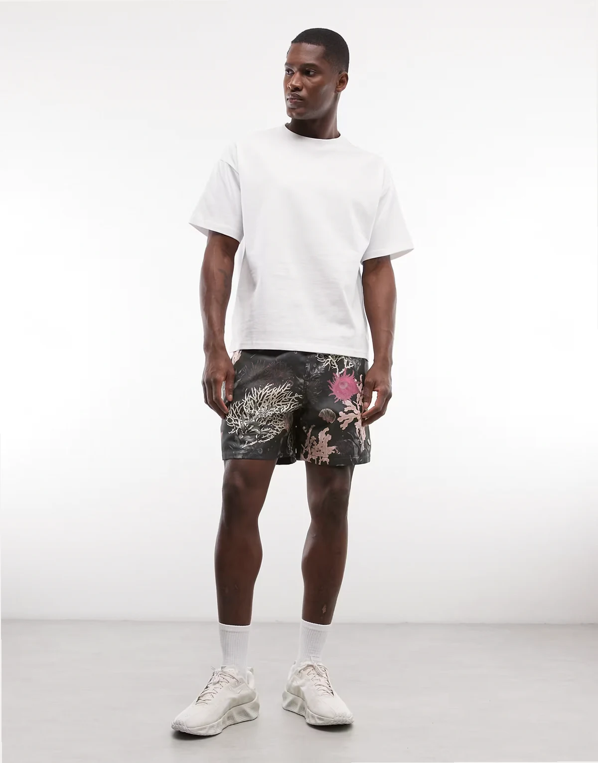 Reef Encounters graphic shorts in multi