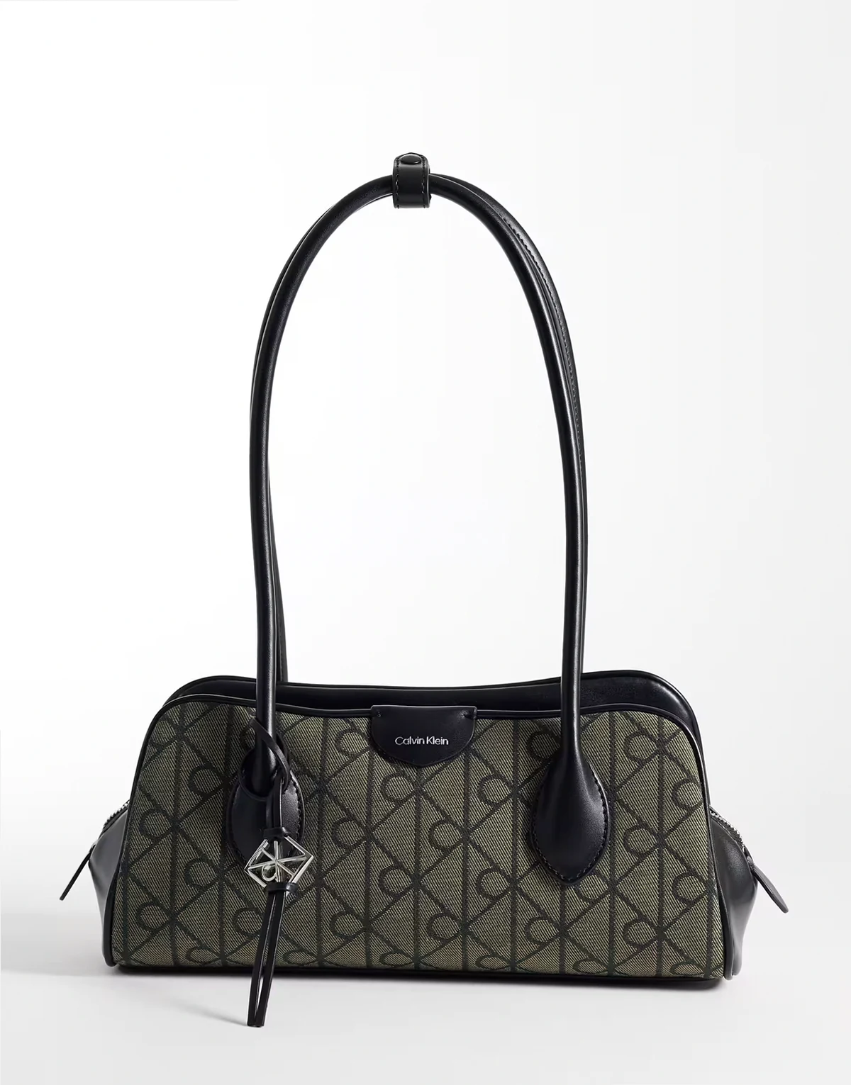 emblem pebble shoulder bag in black