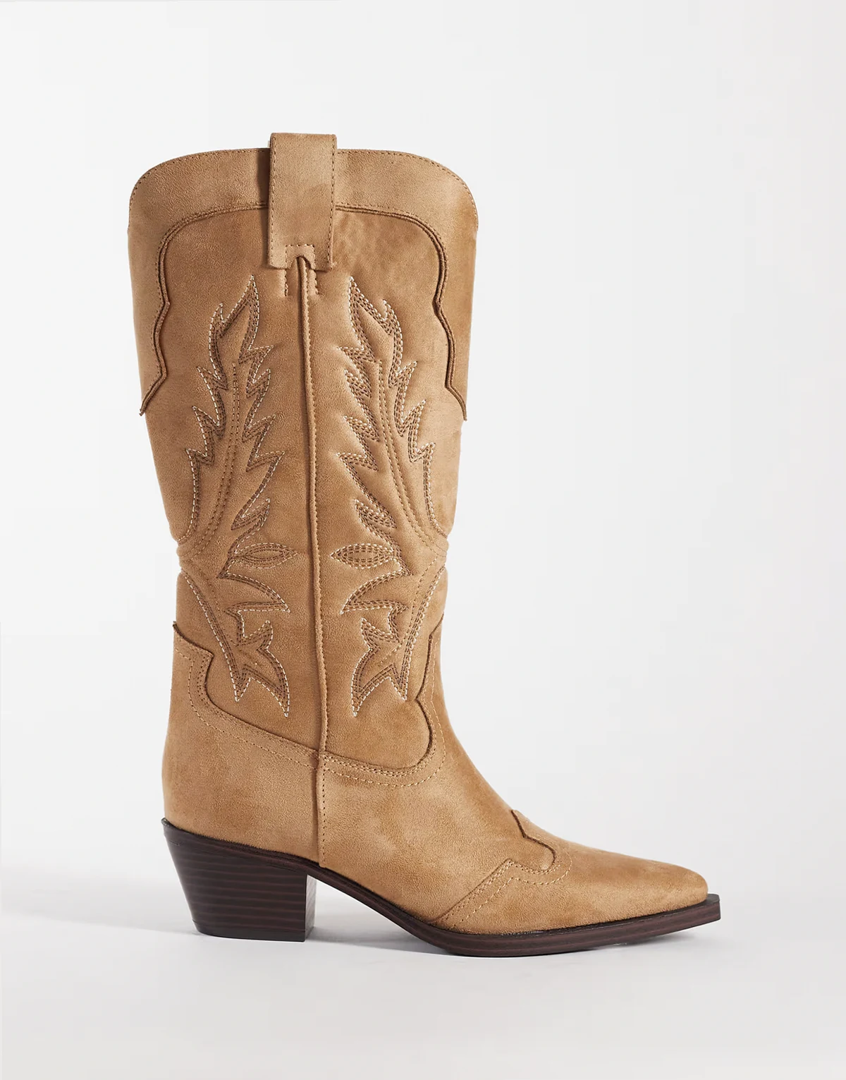 Wide Fit – Celestine – Flache, kniehohe Westernstiefel aus Wildlederimitat in Taupe