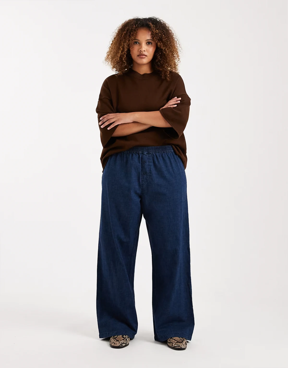 ASOS DESIGN Curve – Jeanshose in Indigoblau mit weitem Bein und Boxershorts-Bund
