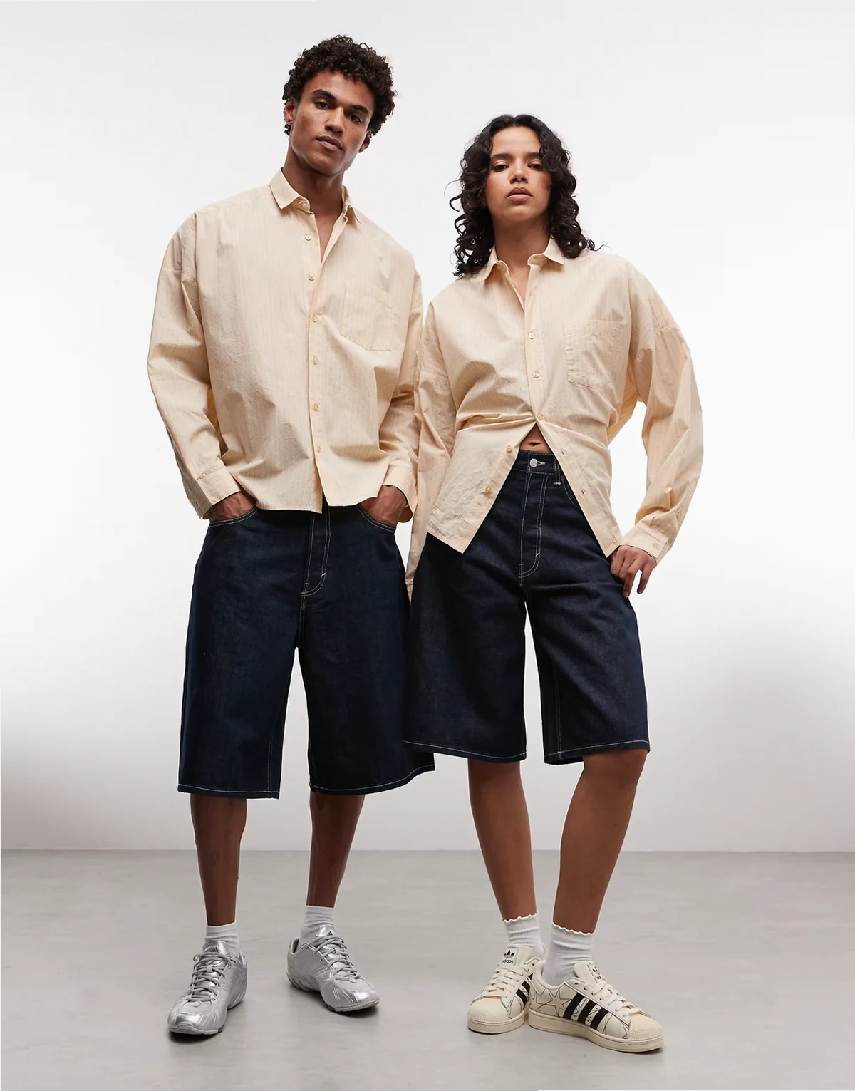 – Astro – Weit geschnittene Unisex-Jorts in blauer Rinse-Waschung mit niedrigem Bund