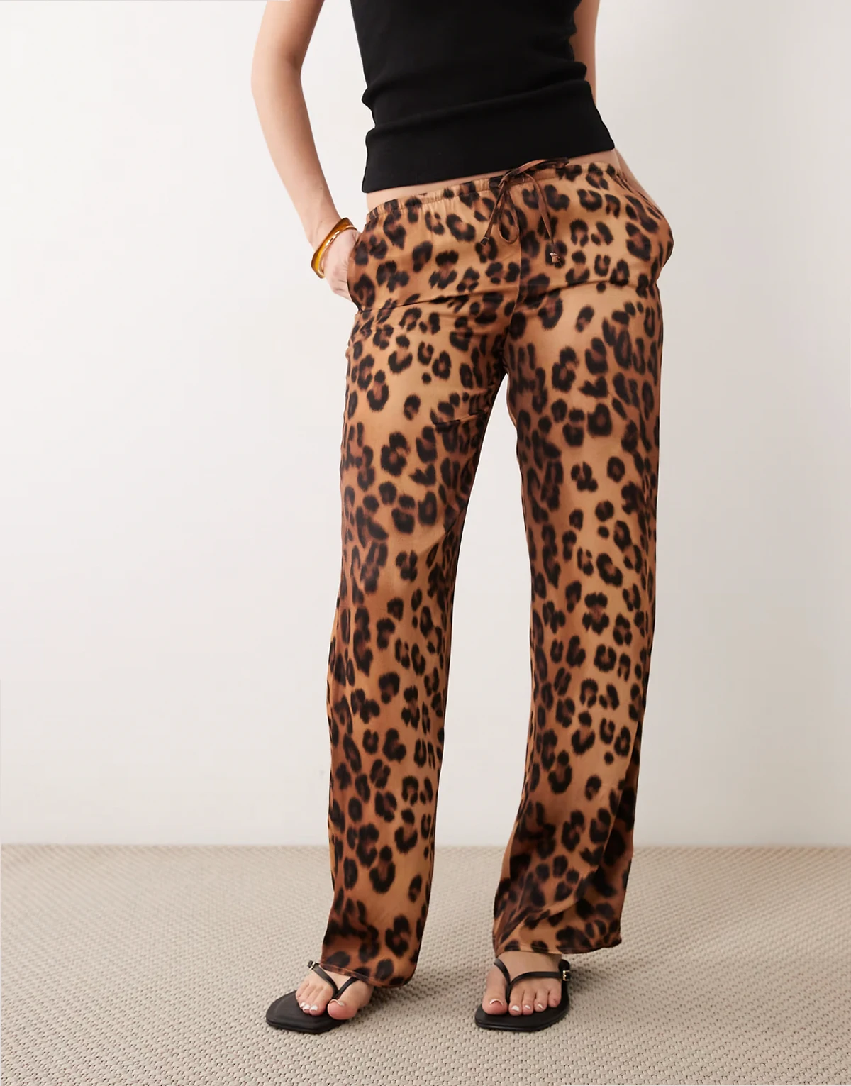 – Satin-Schlupfhose mit weitem Bein und Leopardenmuster