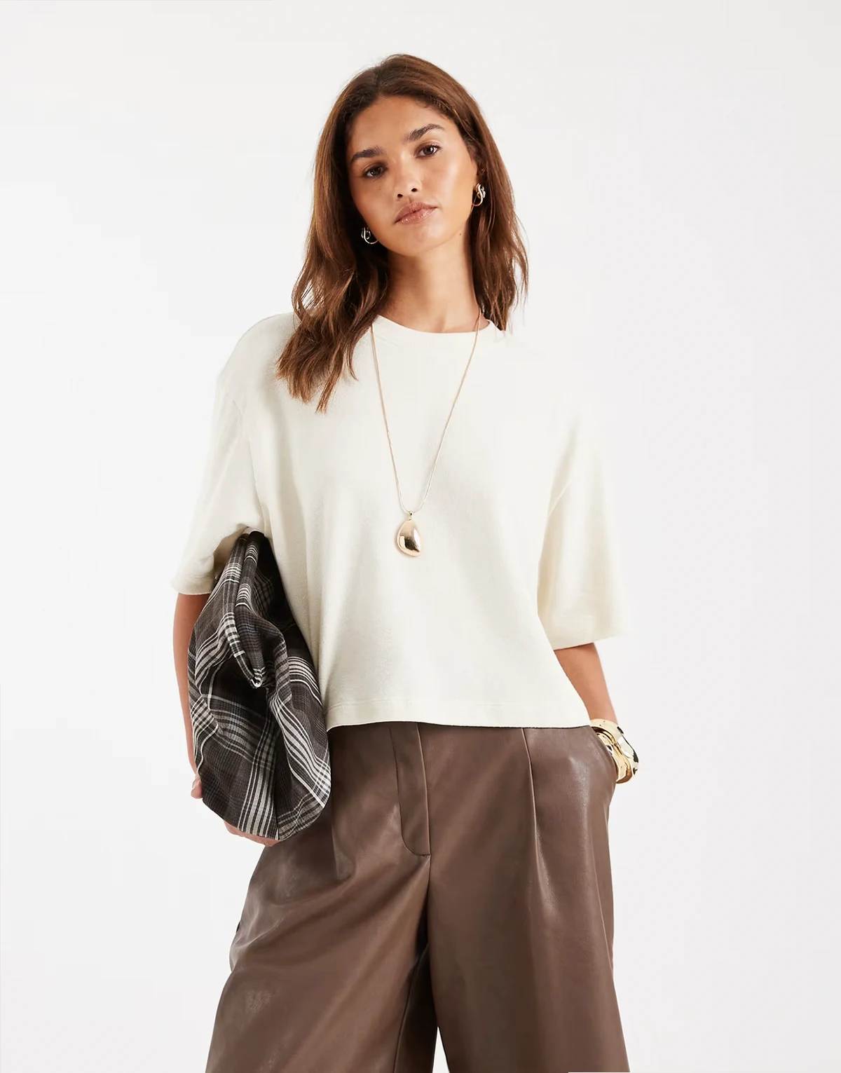 – Kastiges Cropped-T-Shirt aus strukturiertem Jersey in Creme