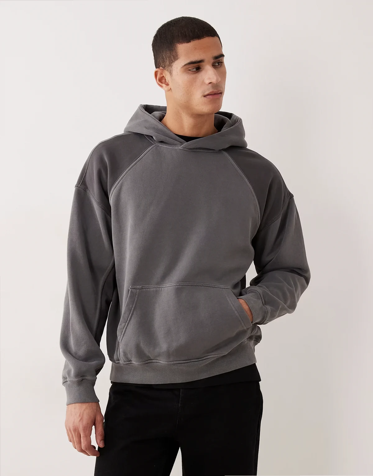 essential front pocket hoodie in contrast gray