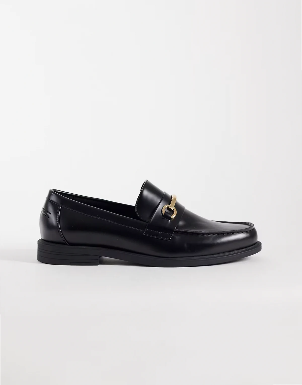 – Czarne loafersy penny ze złotą sprzączką
