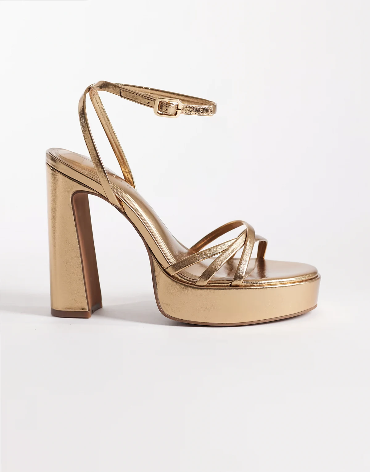 – Nancy – Riemchensandalen in warmem Gold mit Plateausohle und hohem Absatz