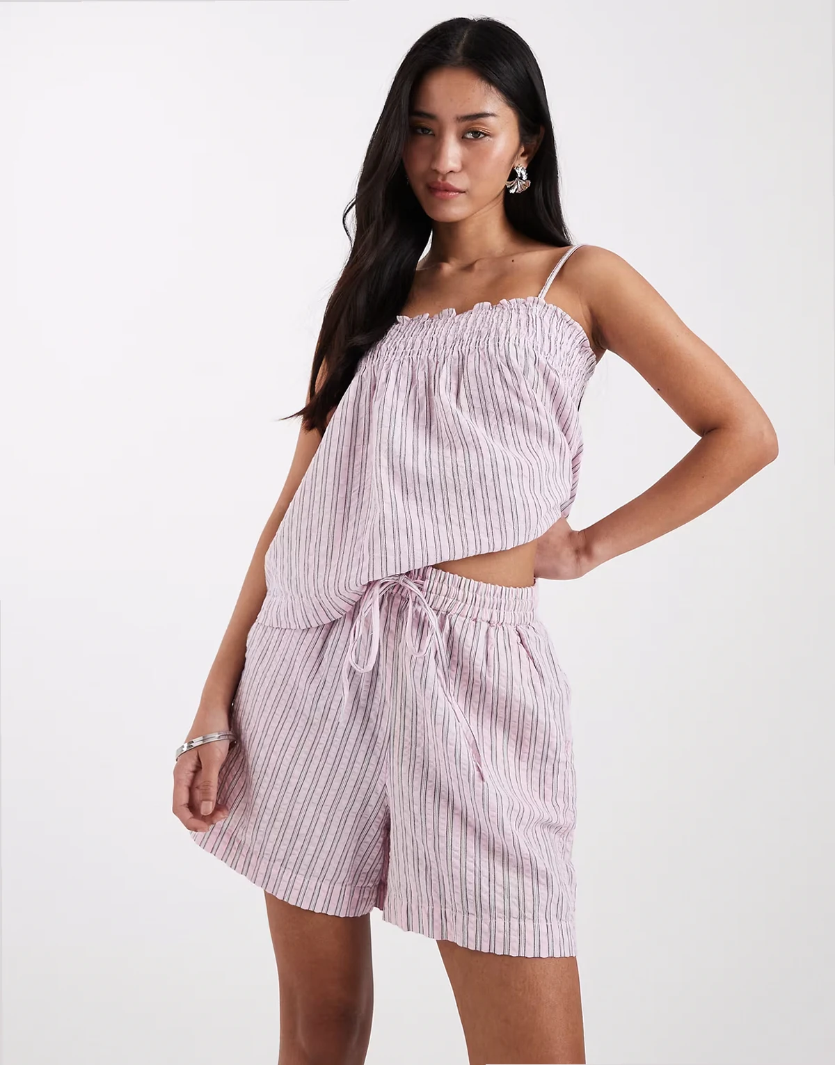 seersucker striped shorts in pink