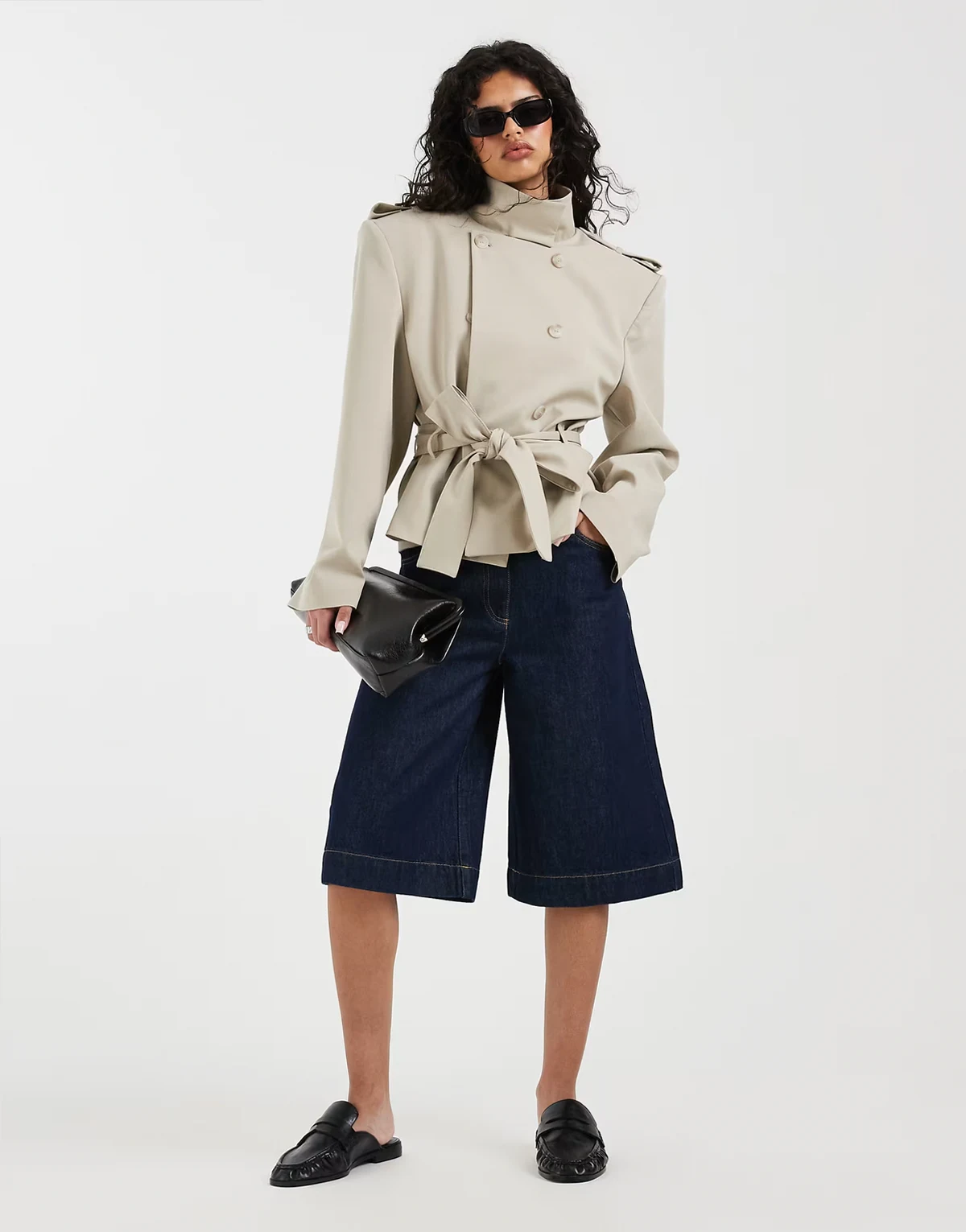 – Jeans-Bermudashorts in Indigoblau mit seitlichem Detail