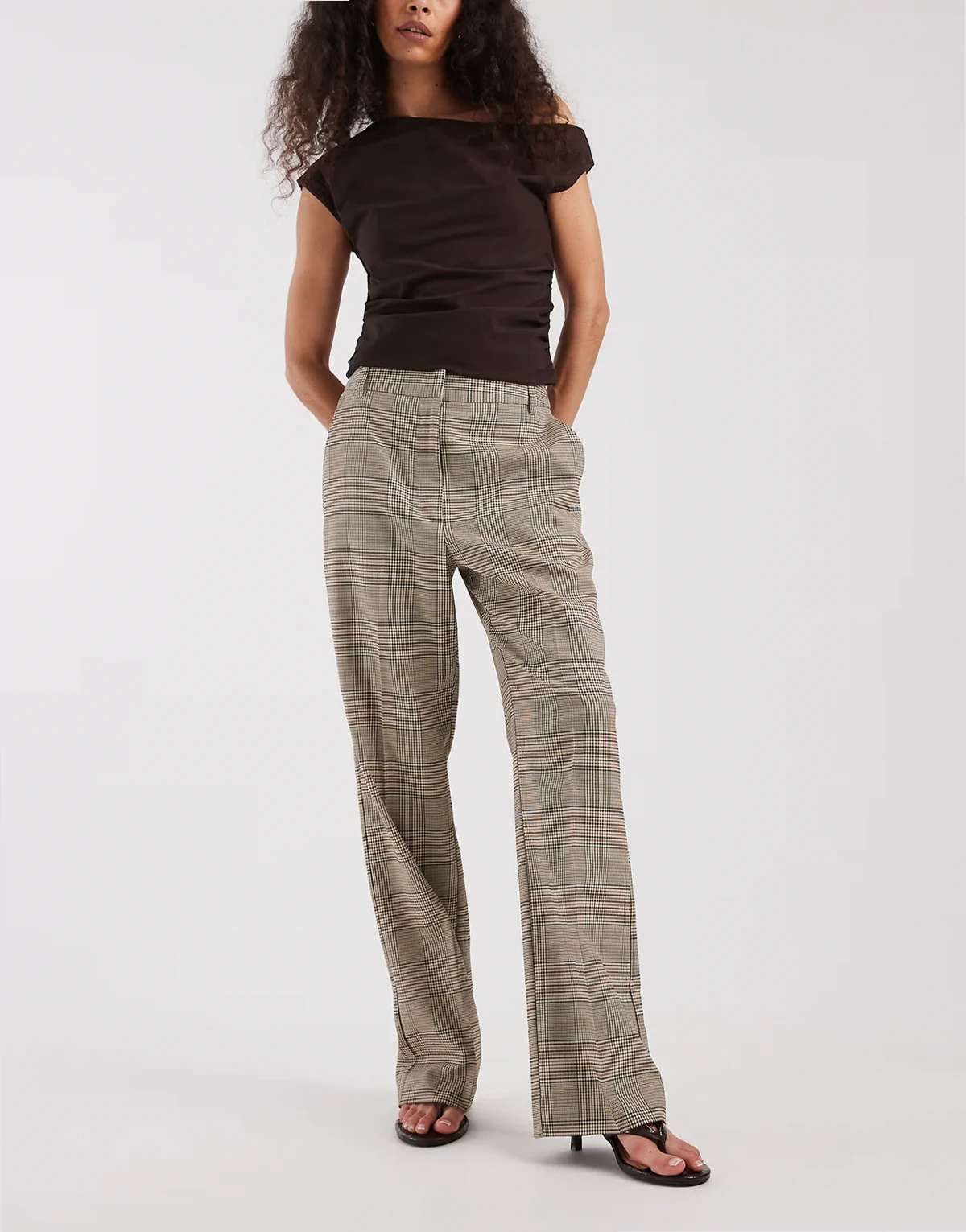 – Elegante, schmal geschnittene Hose in Braun kariert mit geradem Schnitt