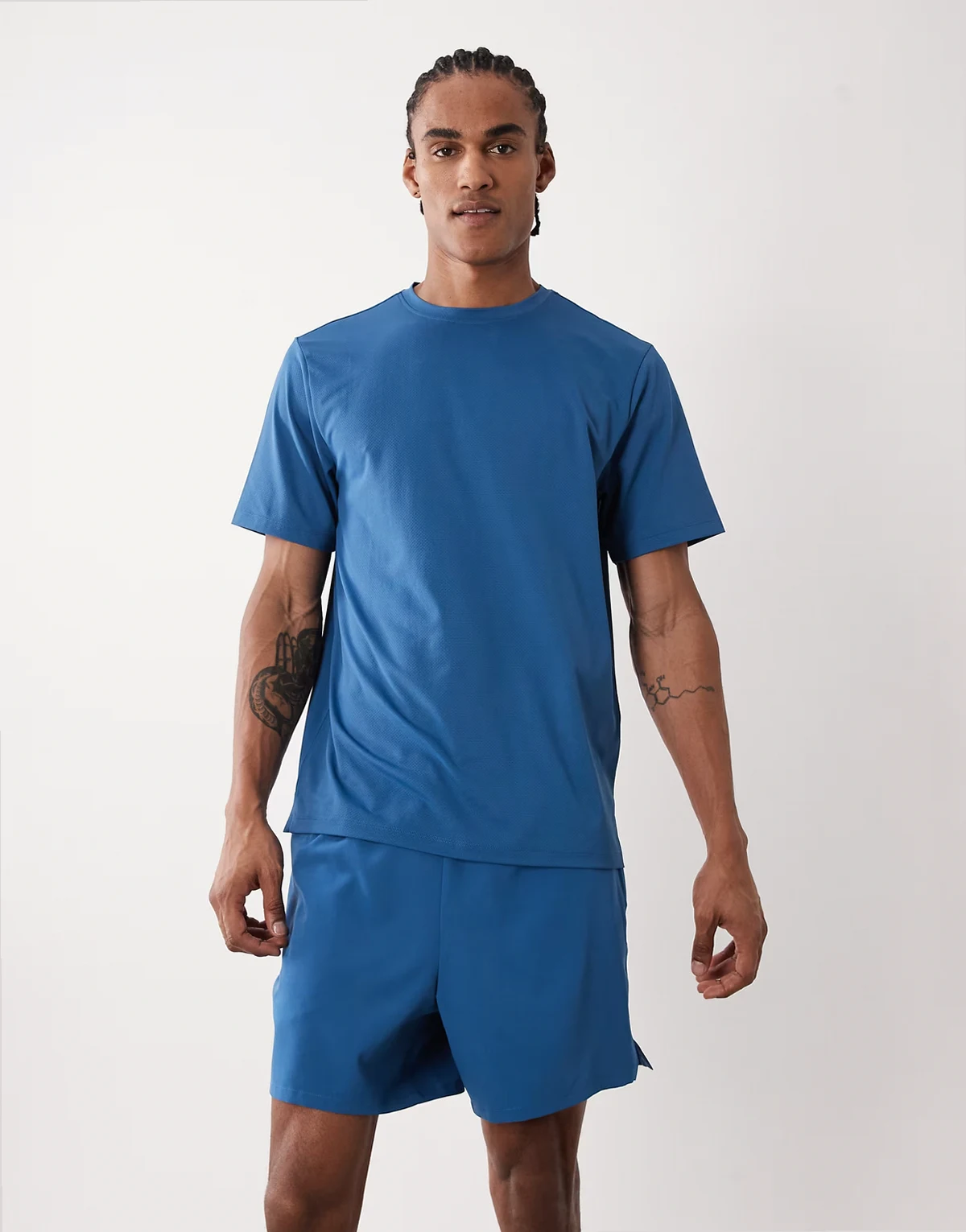 – Sport-Shorts in baltischem Blau mit Handtuchschlaufe und Reißverschlusstaschen, 13 cm Schrittlänge