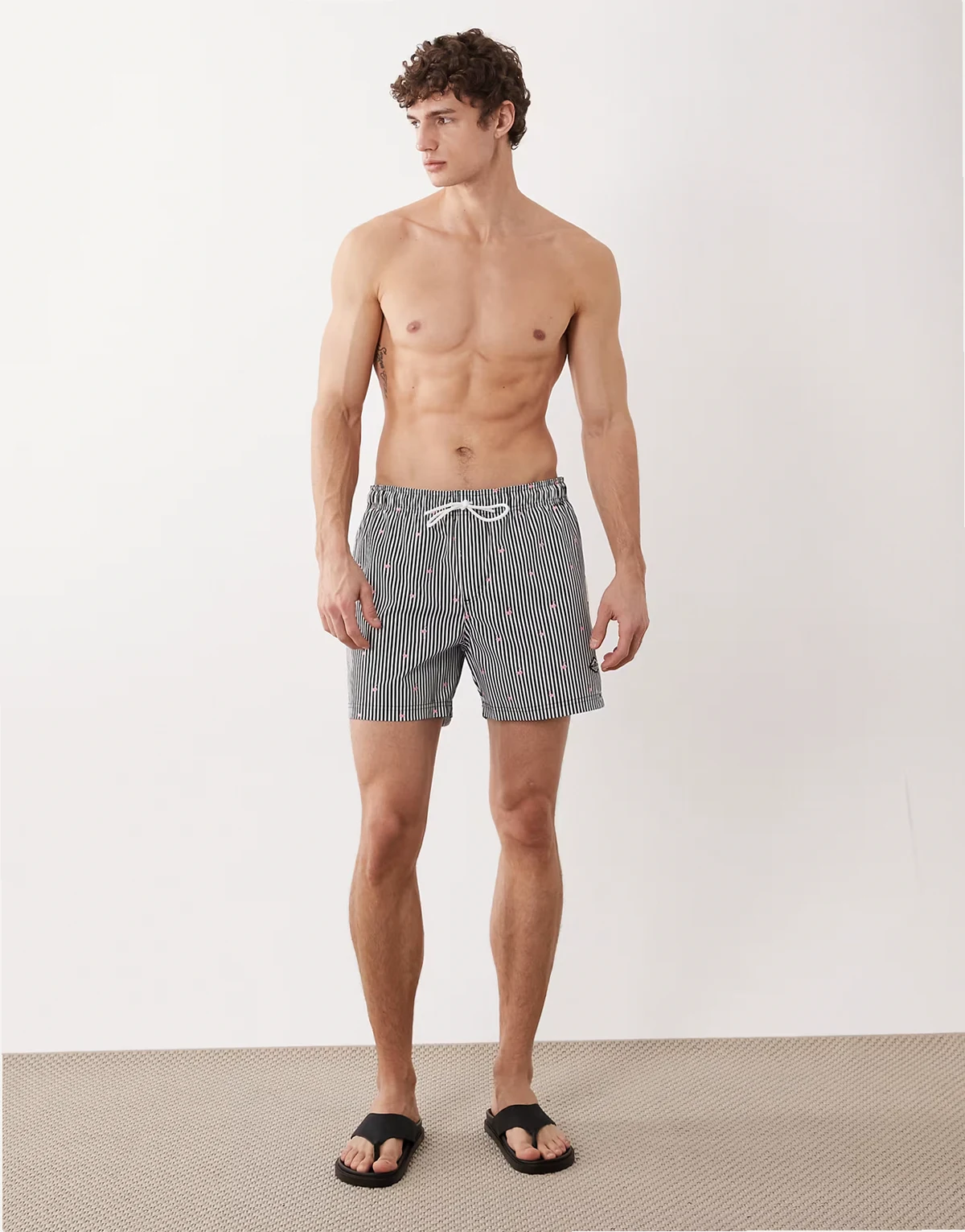 – Badeshorts in Marineblau mit Streifen und Flamingo-Muster