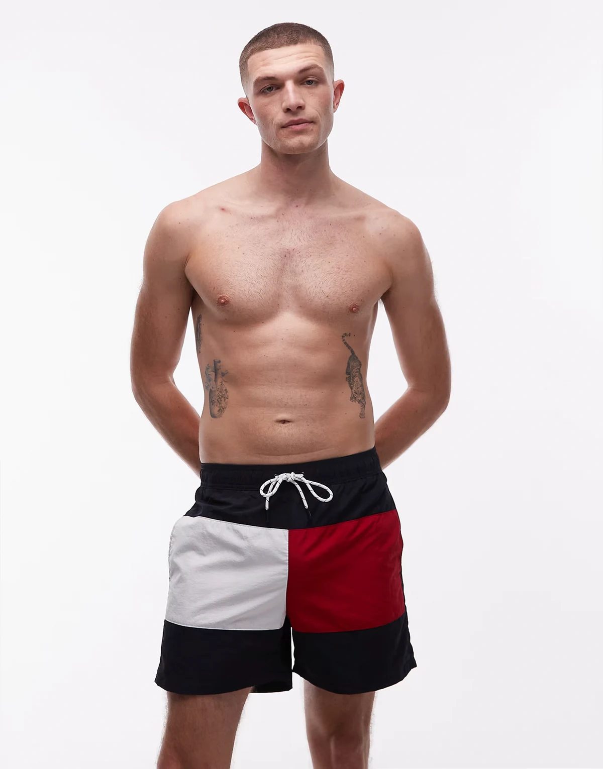 – Badeshorts in Marineblau mit Archive-Flag-Logo und Kordelzug