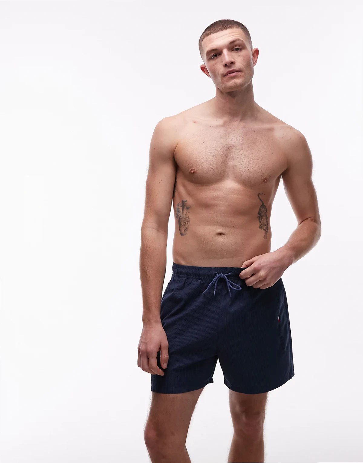 – Strukturierte Badeshorts in Blau mit Reißverschluss und Kordelzug