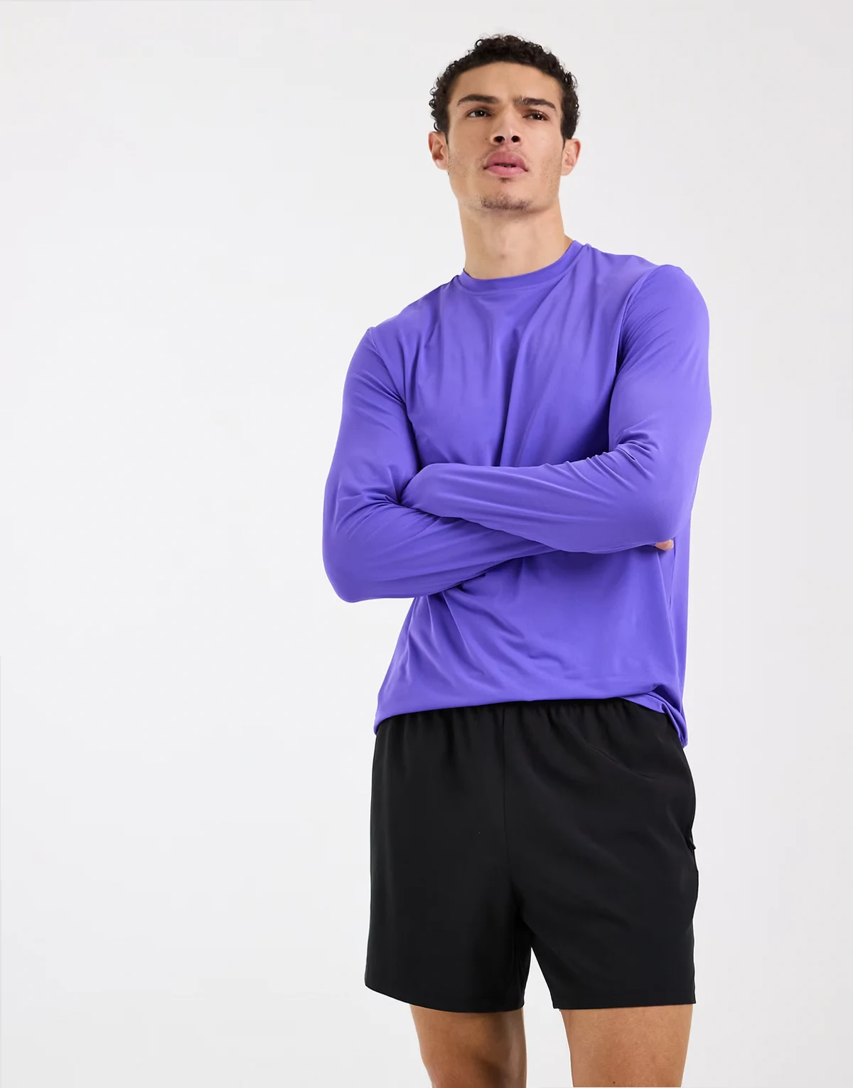 – Sport-Shorts in Schwarz mit Handtuchschlaufe und Reißverschlusstaschen, 13 cm Schrittlänge