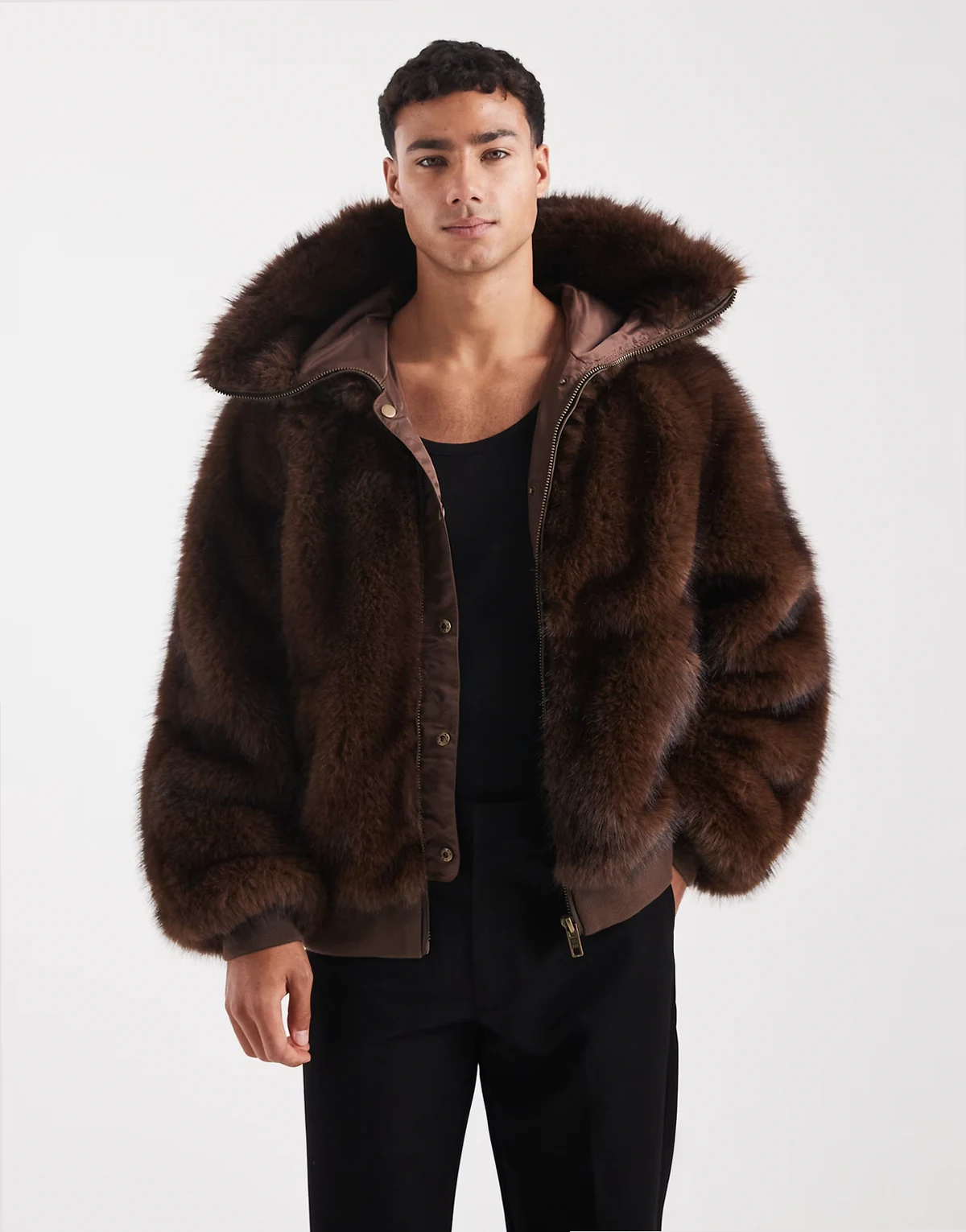 – Oversize-Kapuzenjacke aus Kunstpelz in Braun