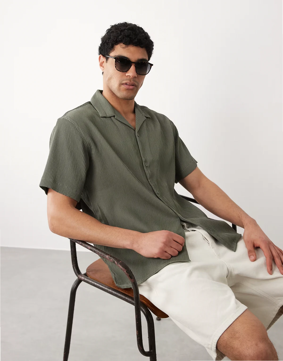 plissé shirt in khaki green