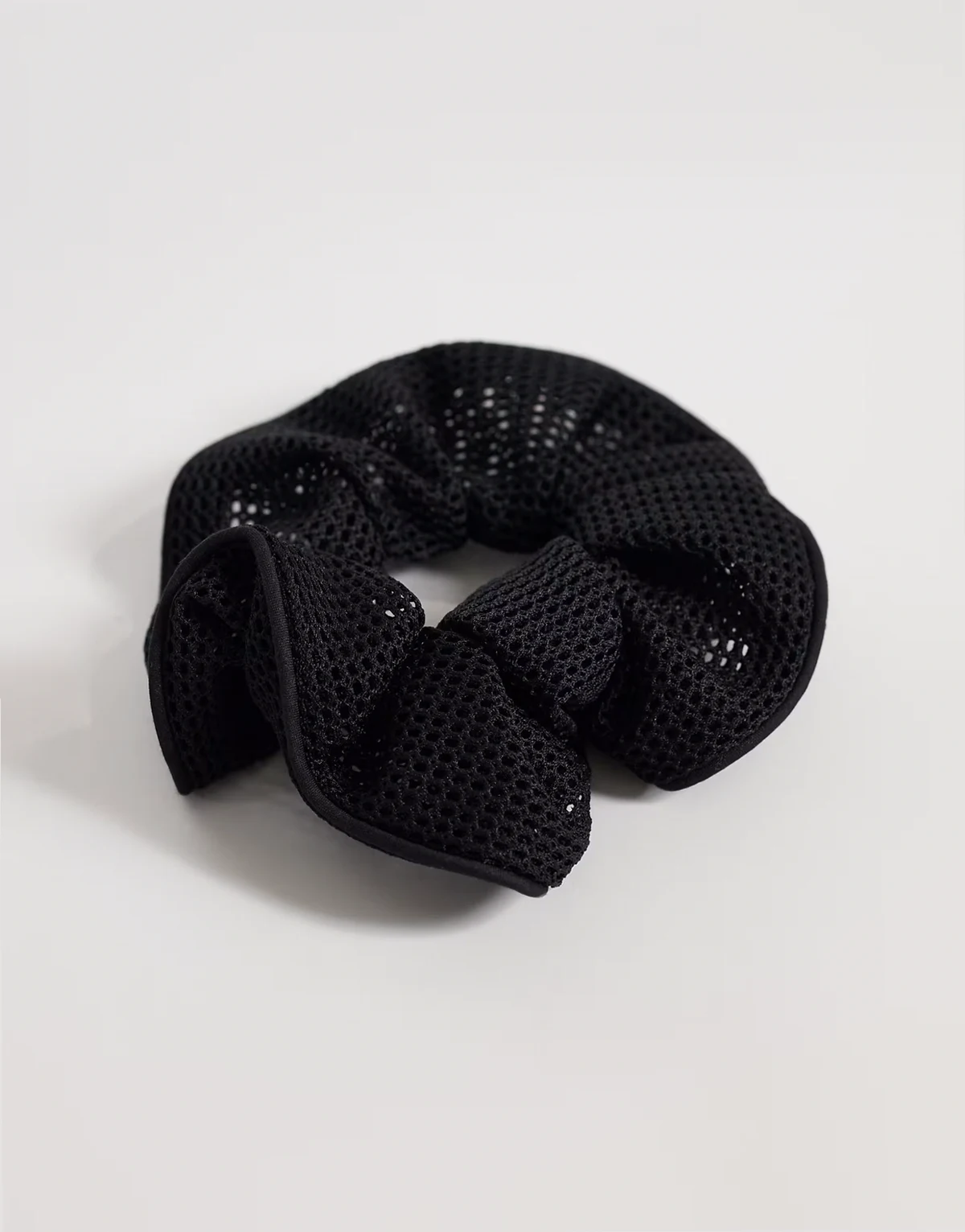 – Scrunchie aus Netzstoff in Schwarz