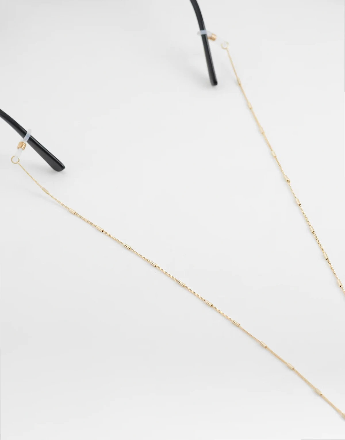sunglasses chain with dash detailing in gold tone